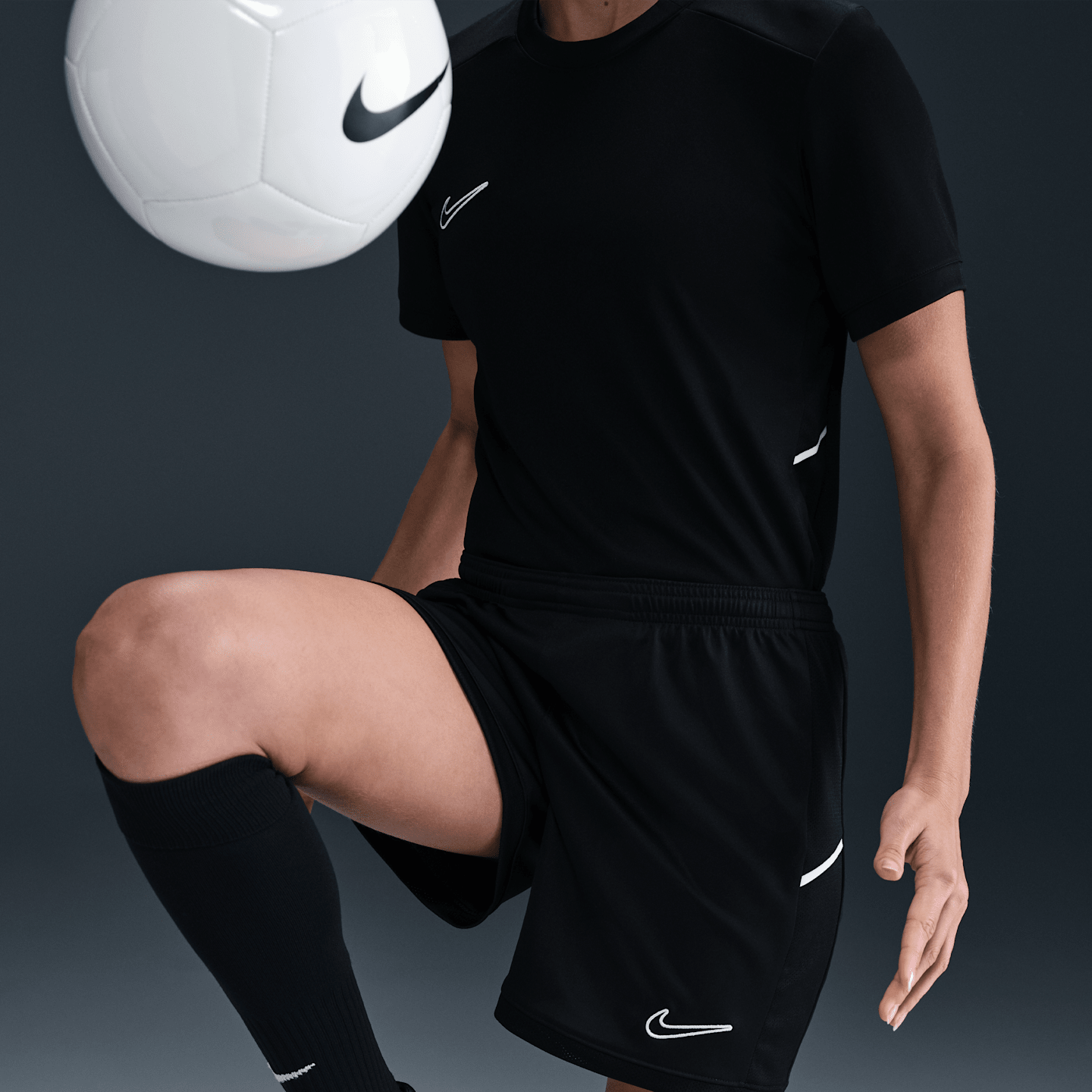 Женские футбольные шорты Nike Academy Dri-FIT, цвет: Чёрный / Белый — фото 2