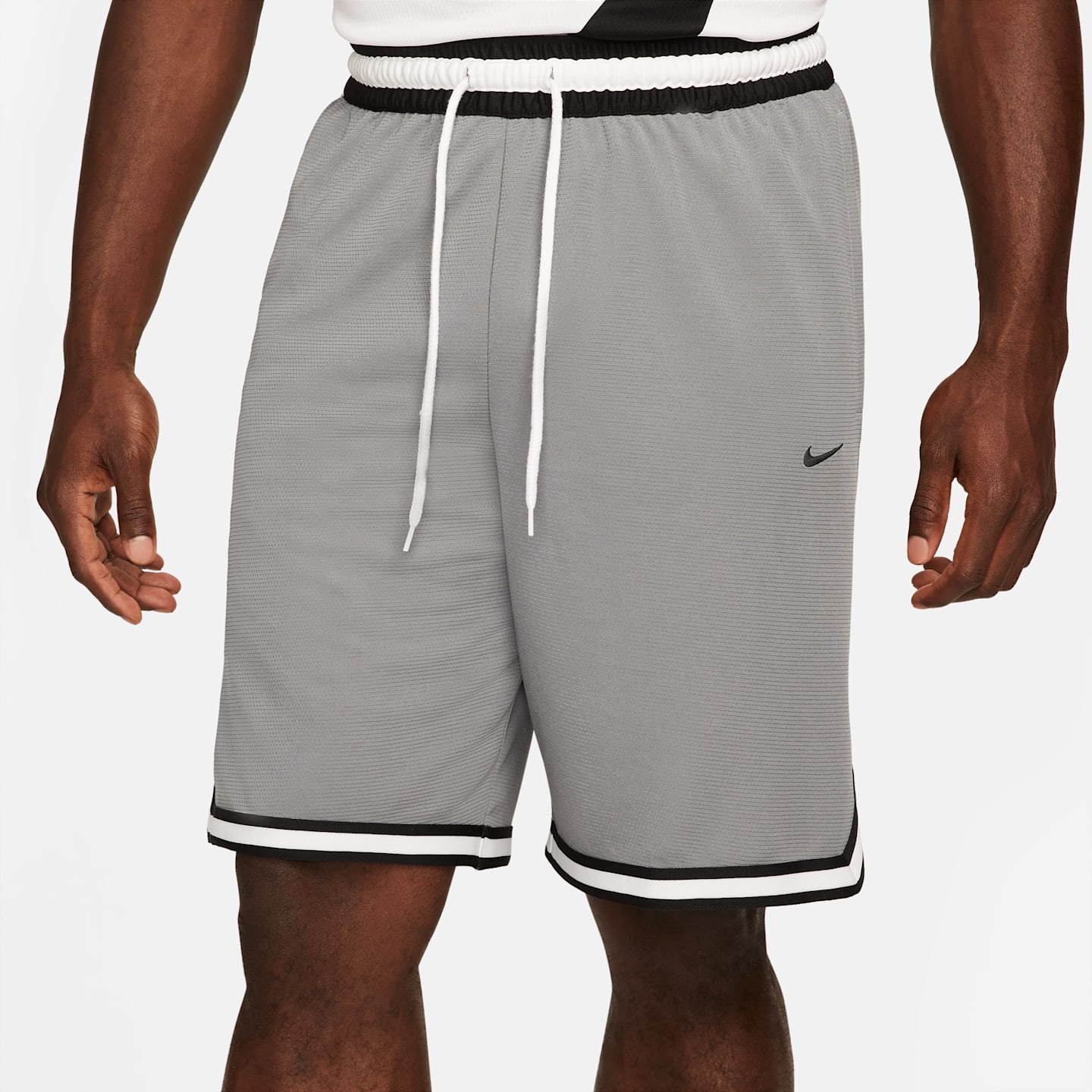 Мужские баскетбольные шорты Nike Dri-FIT DNA, цвет: Холодный серый / Чёрный — фото 2
