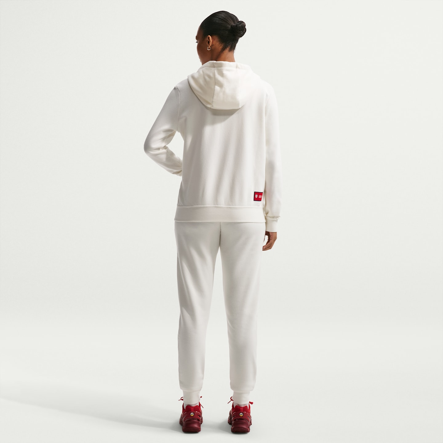 Женские флисовые футбольные брюки со средней посадкой Nike Usmnt Club, цвет: Молочный / Тёмно-синий — фото 5