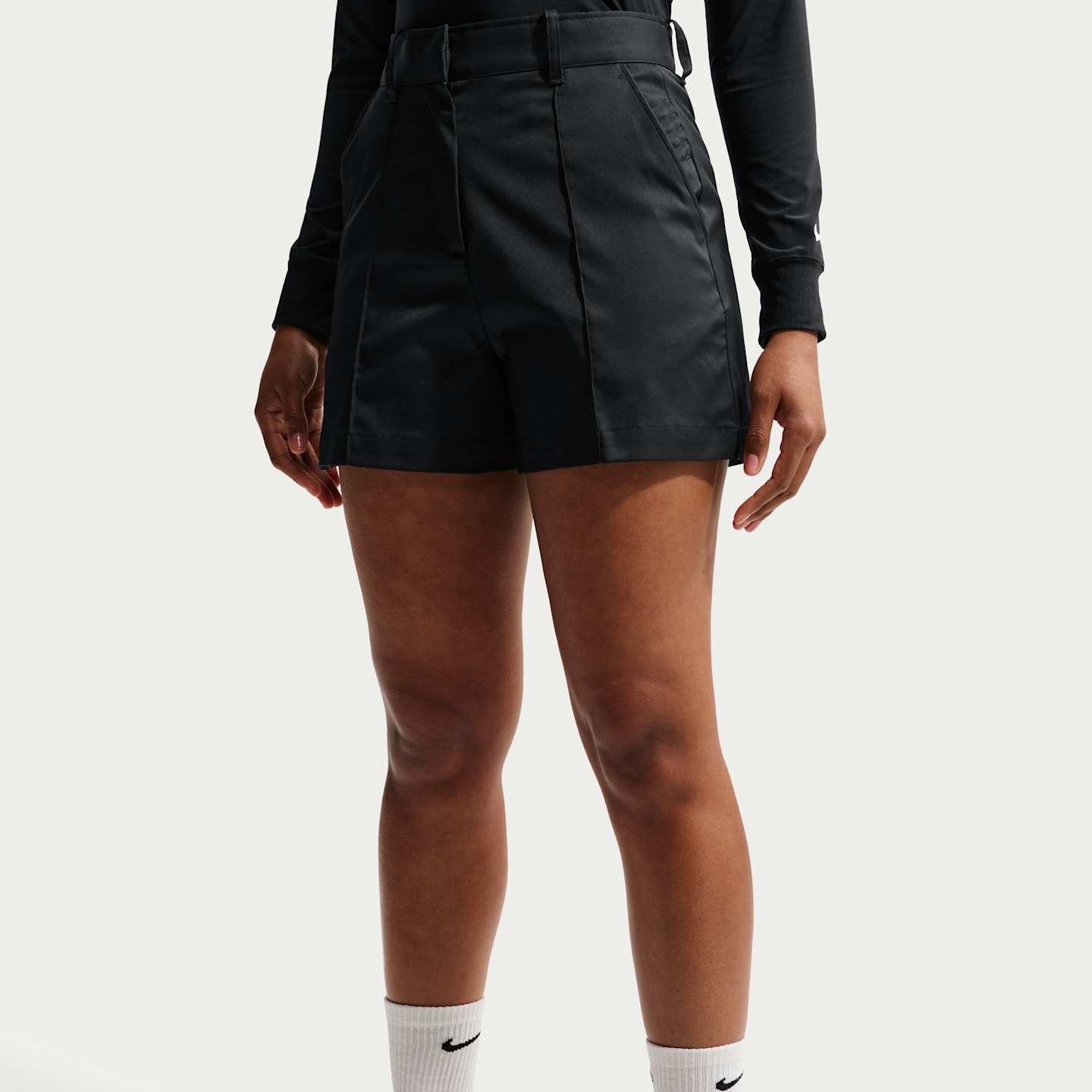 Женские шорты для гольфа Nike Golf Club Dri-FIT, цвет: Чёрный / Молочный — фото 2