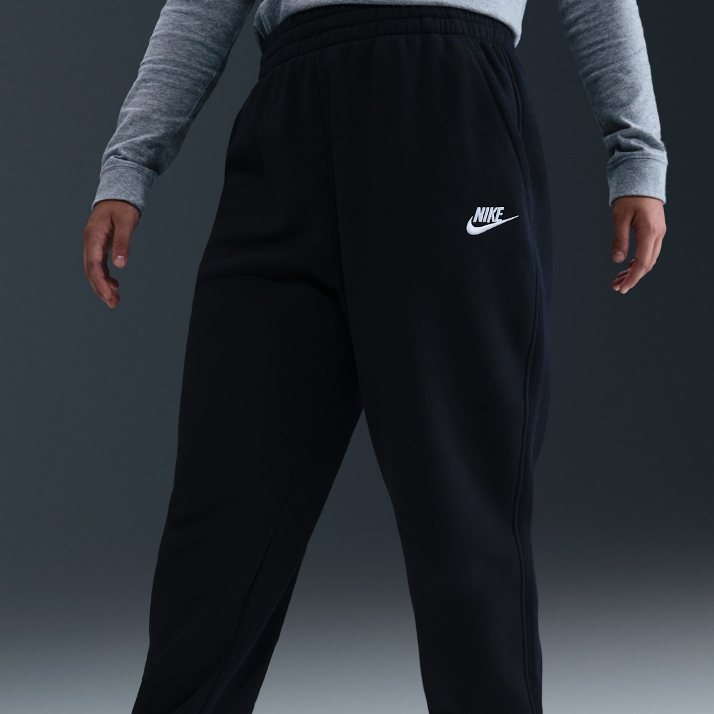 Детские свободные брюки Nike Sportswear Club Fleece, увеличенный размер, цвет: Чёрный / Белый — фото 2