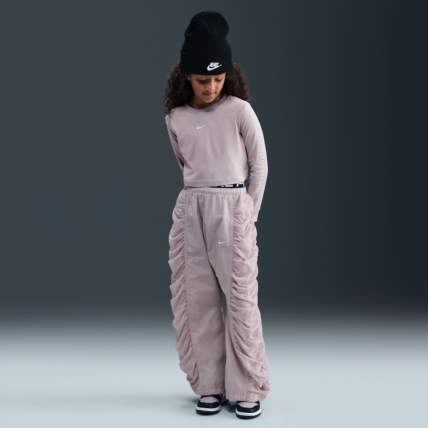 Футболка Nike Sportswear Cropped Long-Sleeve для девочек, цвет: Платиновый фиолетовый — фото 4