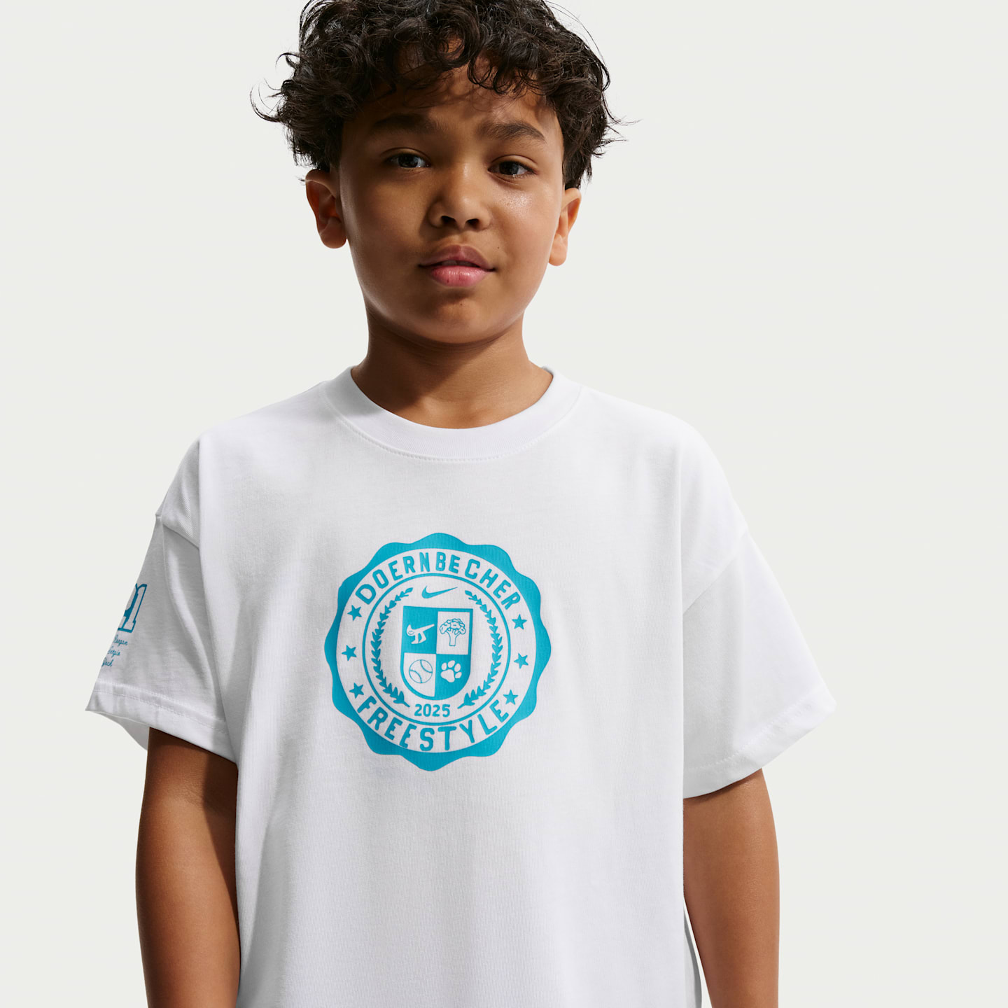 Детская футболка Nike Club x Doernbecher Freestyle Max90, цвет: Белый — фото 1