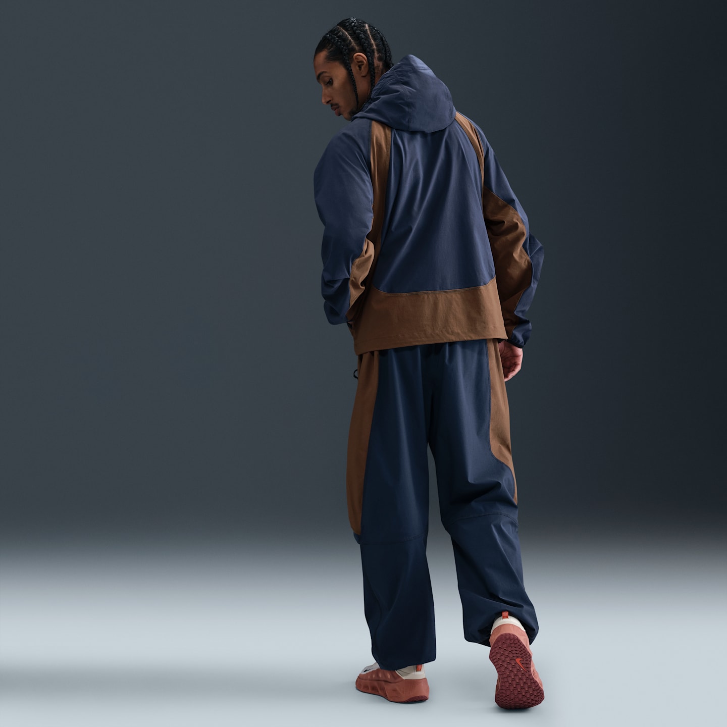 Мужская ветровка Nike Tech Dri-FIT Woven Windrunner свободного кроя в стиле колор-блок, цвет: Синий / Коричневый — фото 5