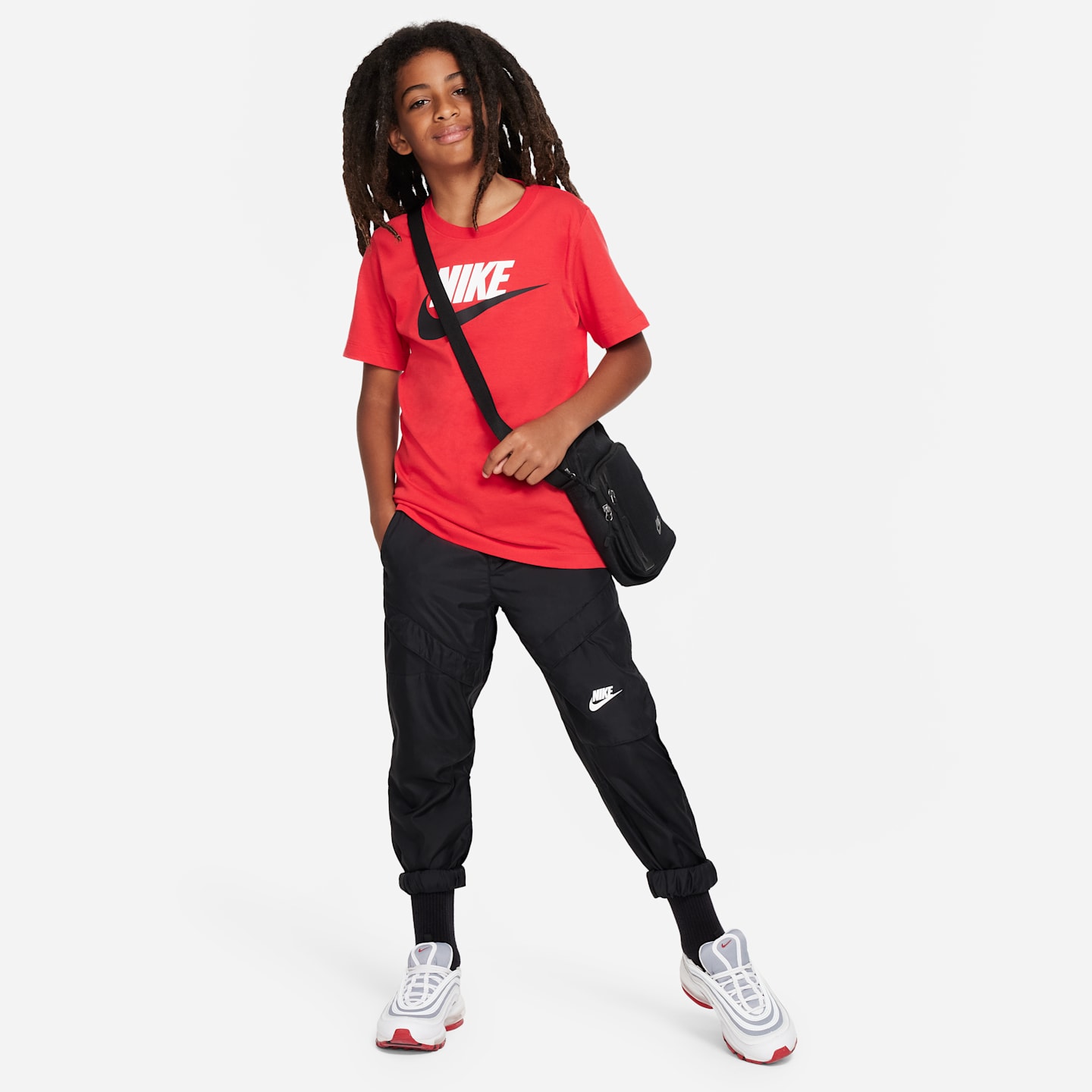 Футболка Nike Sportswear для мальчиков, цвет: Красный / Чёрный — фото 4