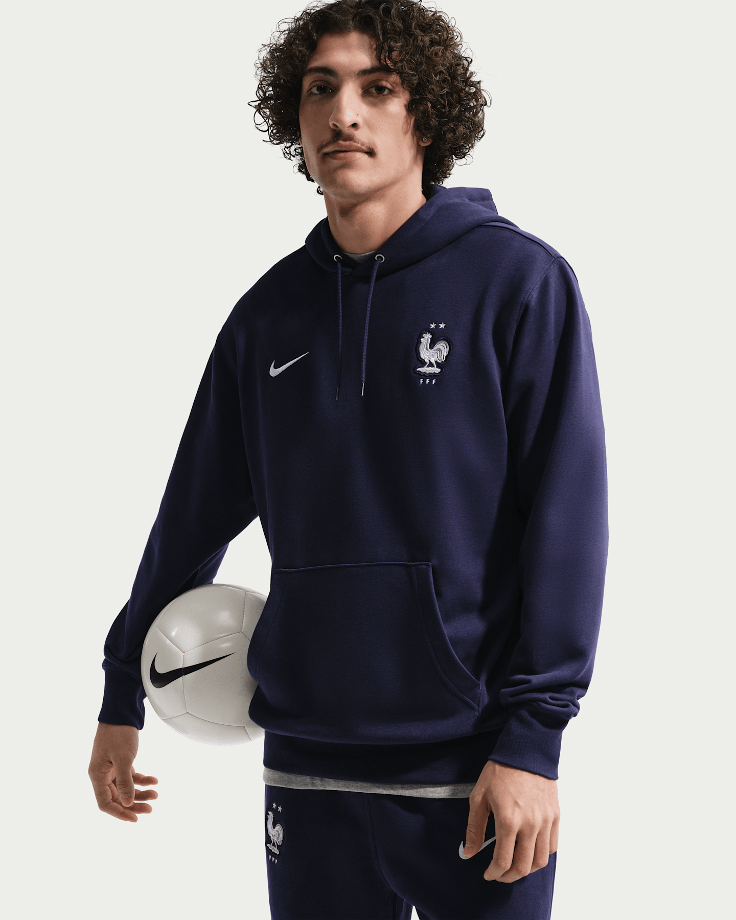 Мужское футбольное худи Nike FFF Club из футера, цвет: Синий / Белый — фото 6