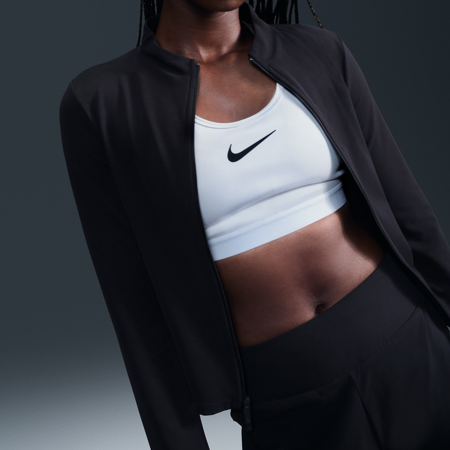Женский топ Nike Zenvy Dri-FIT на молнии с длинным рукавом, цвет: Чёрный / Холодный серый — фото 2