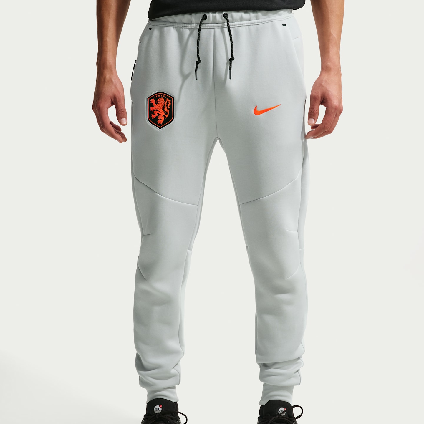 Мужские футбольные джоггеры Nike Netherlands Tech Fleece, цвет: Малиновый — фото 2