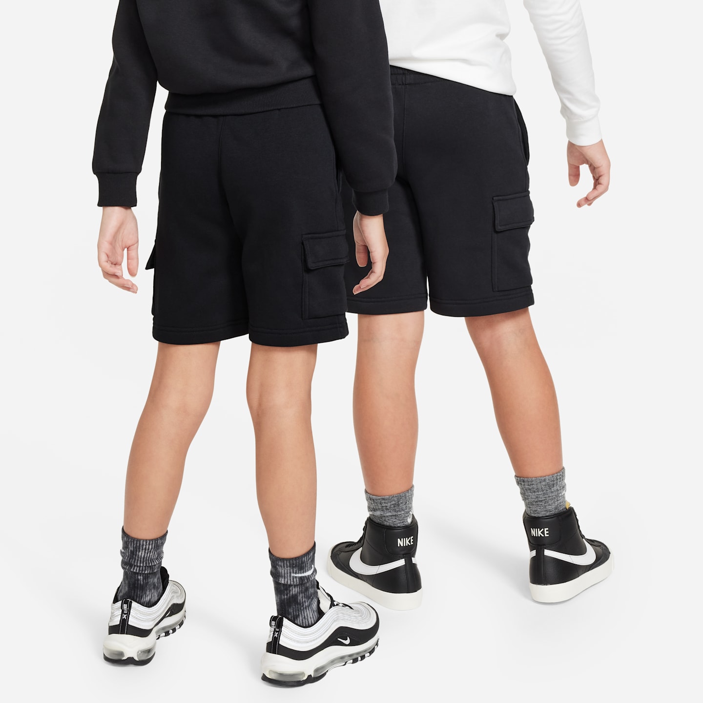 Детские флисовые шорты-карго Nike Sportswear Club, цвет: Чёрный / Белый — фото 2