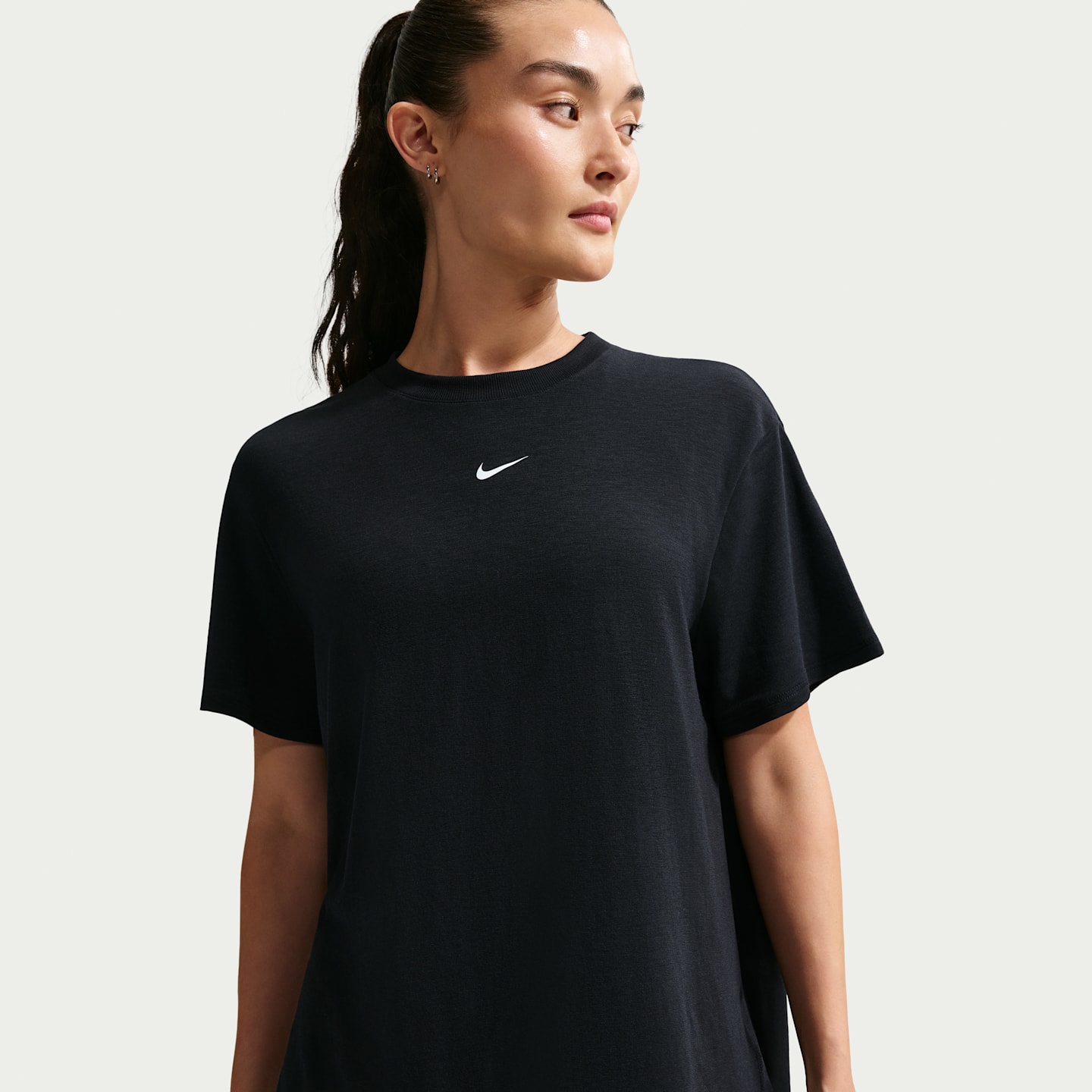 Женский топ Nike One Relaxed Dri-FIT с коротким рукавом, цвет: Чёрный / Белый — фото 1