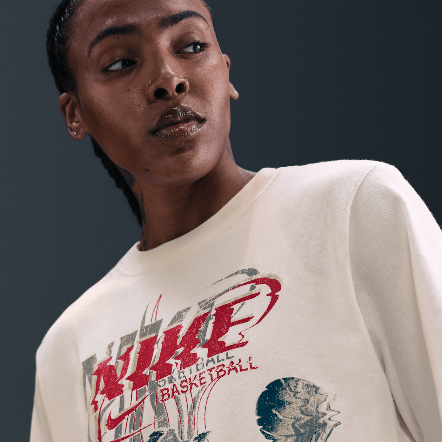 Женская свободная футболка Nike Sportswear Essentials, цвет: Призрачный — фото 3