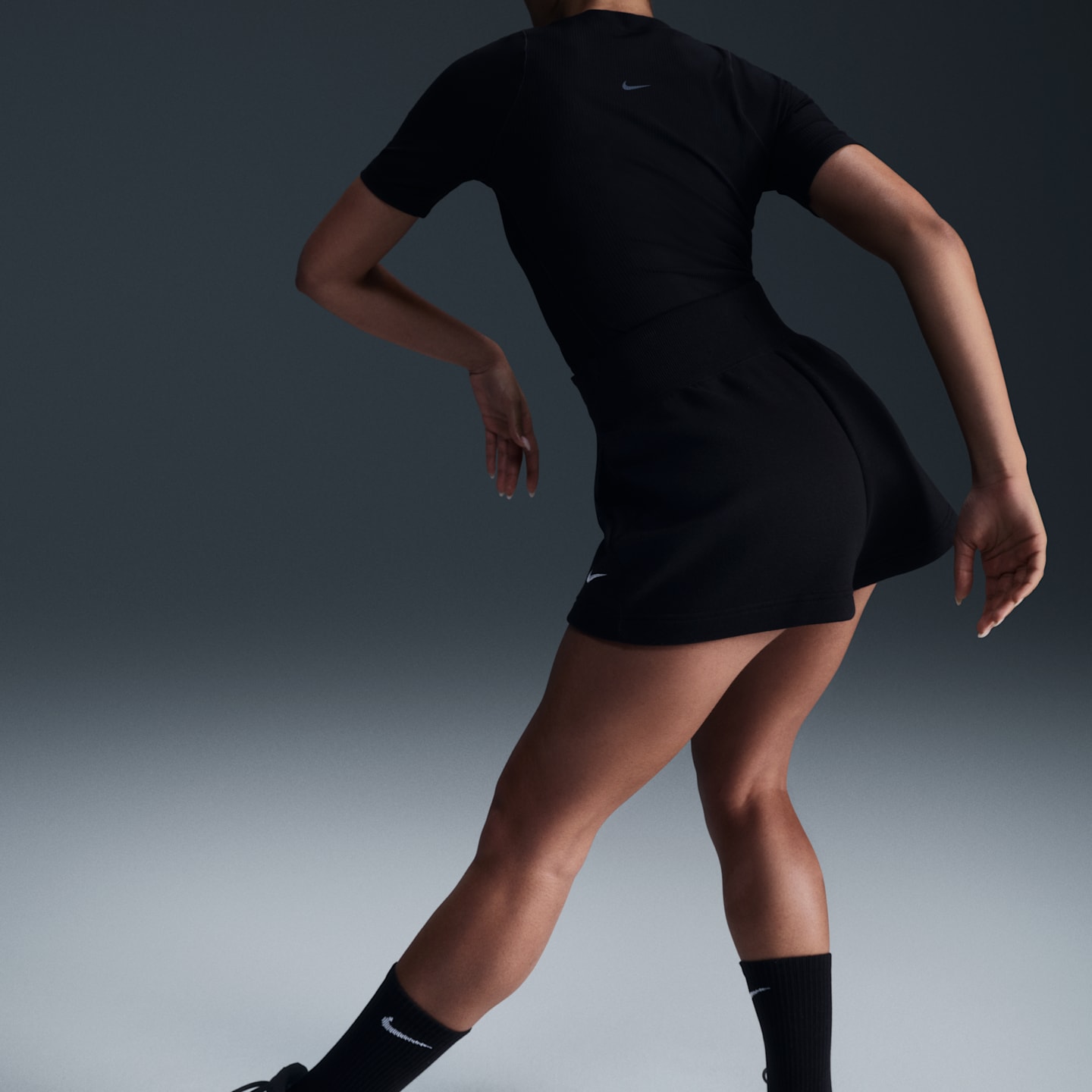 Женские шорты Nike Sportswear Phoenix Fleece High-Waisted Loose, цвет: Чёрный / Молочный — фото 7