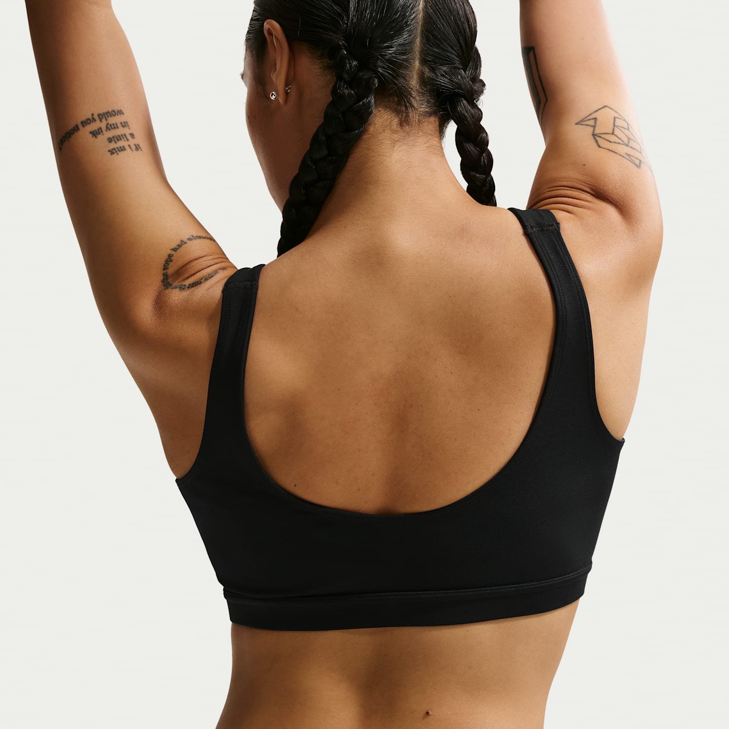 Спортивное бра, уплотнённая чашка, средняя поддержка — Nike, цвет: Чёрный / Белый — фото 2