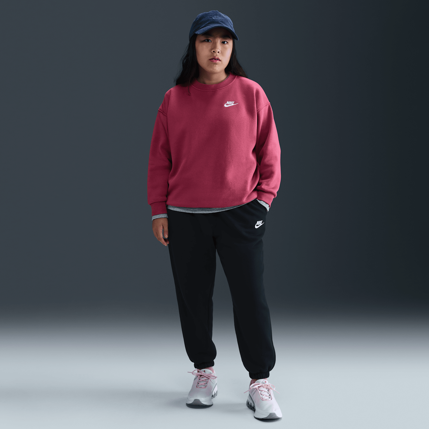 Детские свободные брюки Nike Sportswear Club Fleece, увеличенный размер, цвет: Чёрный / Белый — фото 1