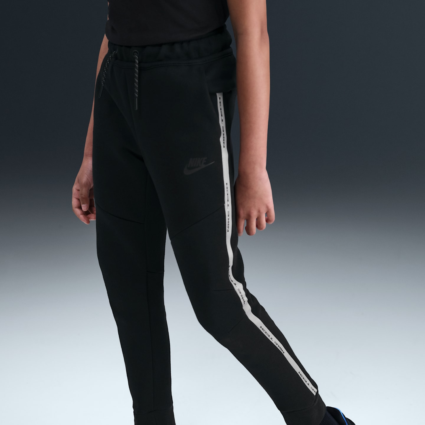 Детские джоггеры Nike Sportswear Tech Fleece со светоотражающими элементами, цвет: Чёрный — фото 3