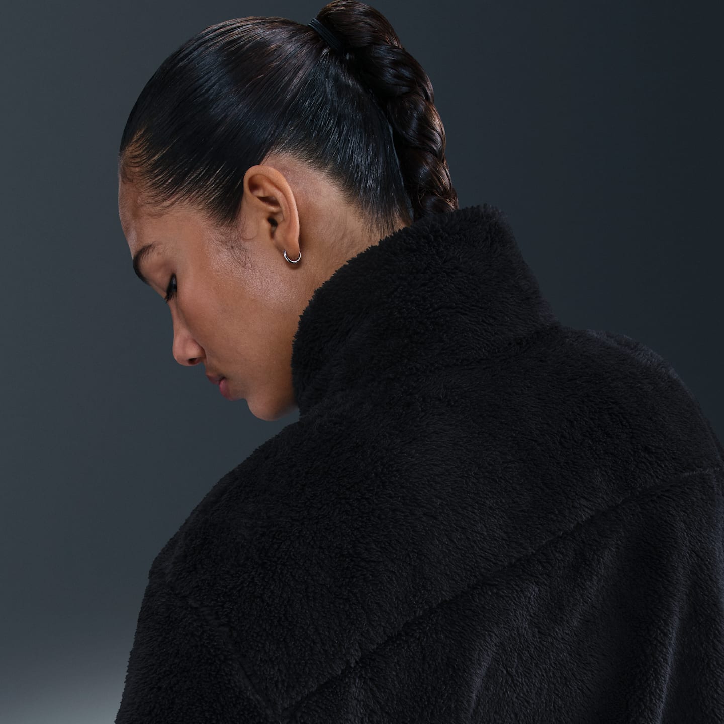 Женская куртка Nike Sportswear Essential из флиса с длинным ворсом, большие размеры, цвет: Чёрный / Молочный — фото 2