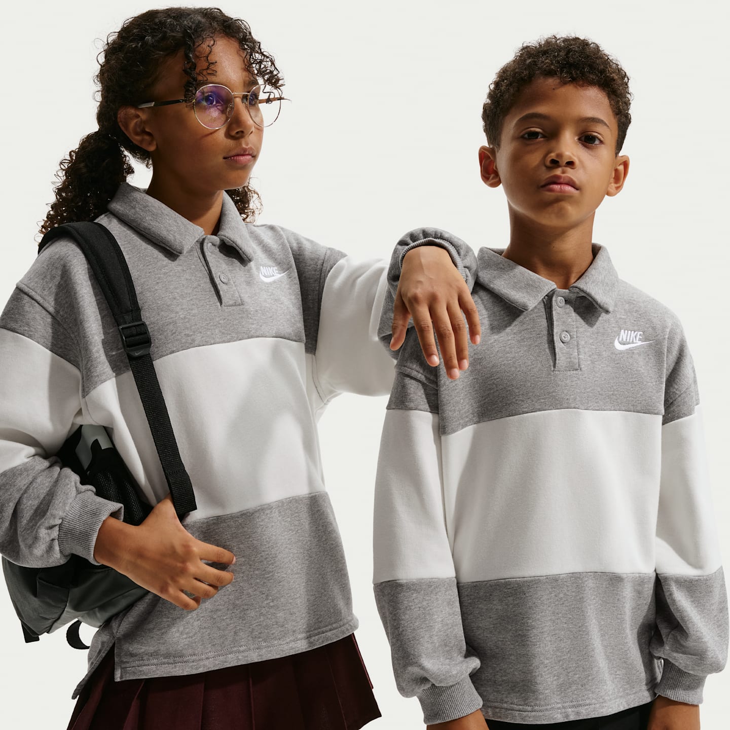 Детская регбийка Nike Sportswear Club из френч терри, цвет: Серый меланжевый / Молочный — фото 1