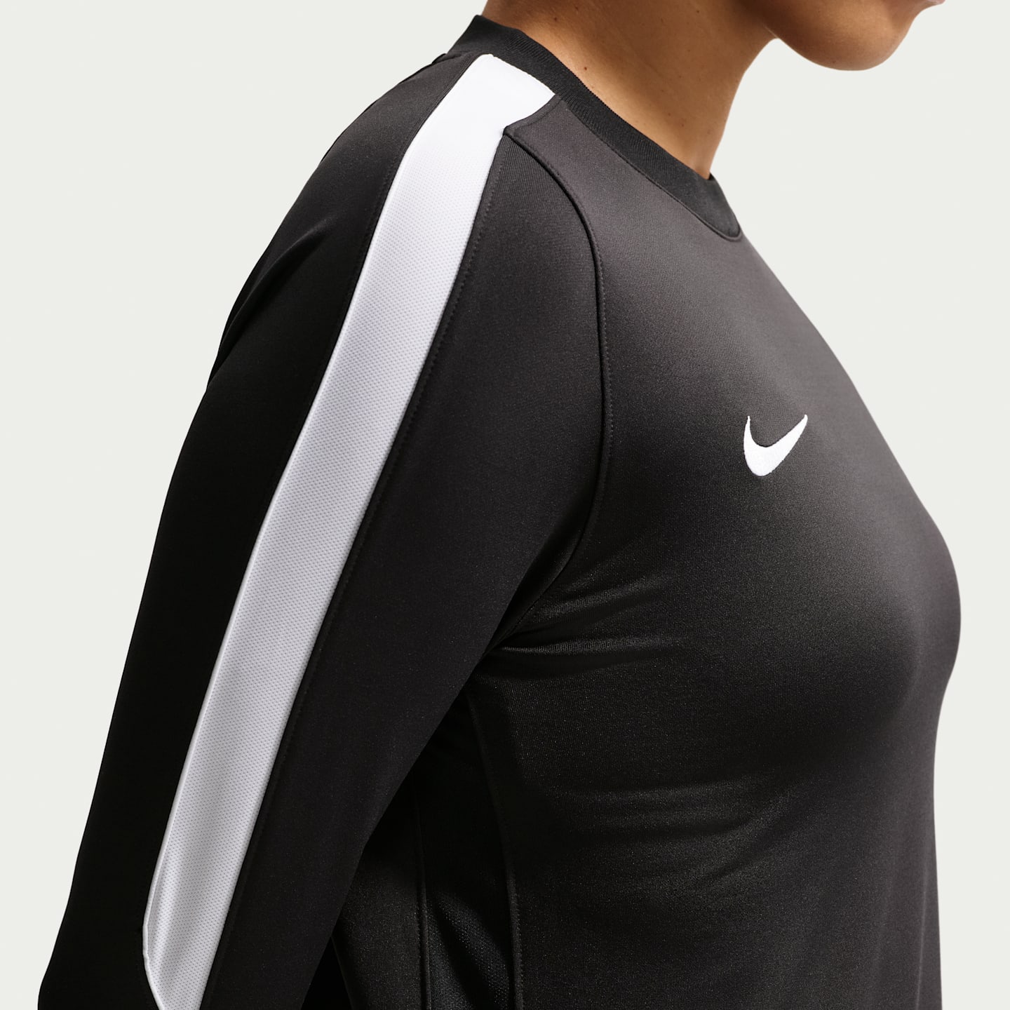 Женский топ Nike Strike Dri-FIT Soccer Crew-Neck Top, цвет: Чёрный / Белый — фото 2