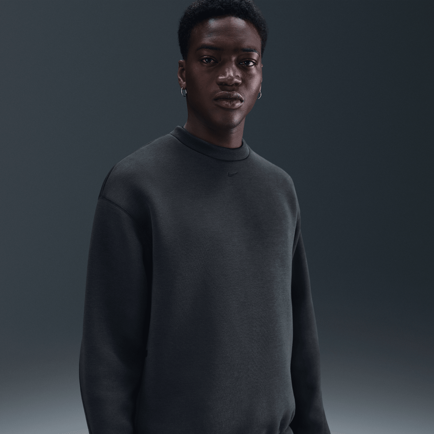 Мужской флисовый свитшот свободного кроя Nike Tech, цвет: Антрацитовый / Чёрный — фото 1