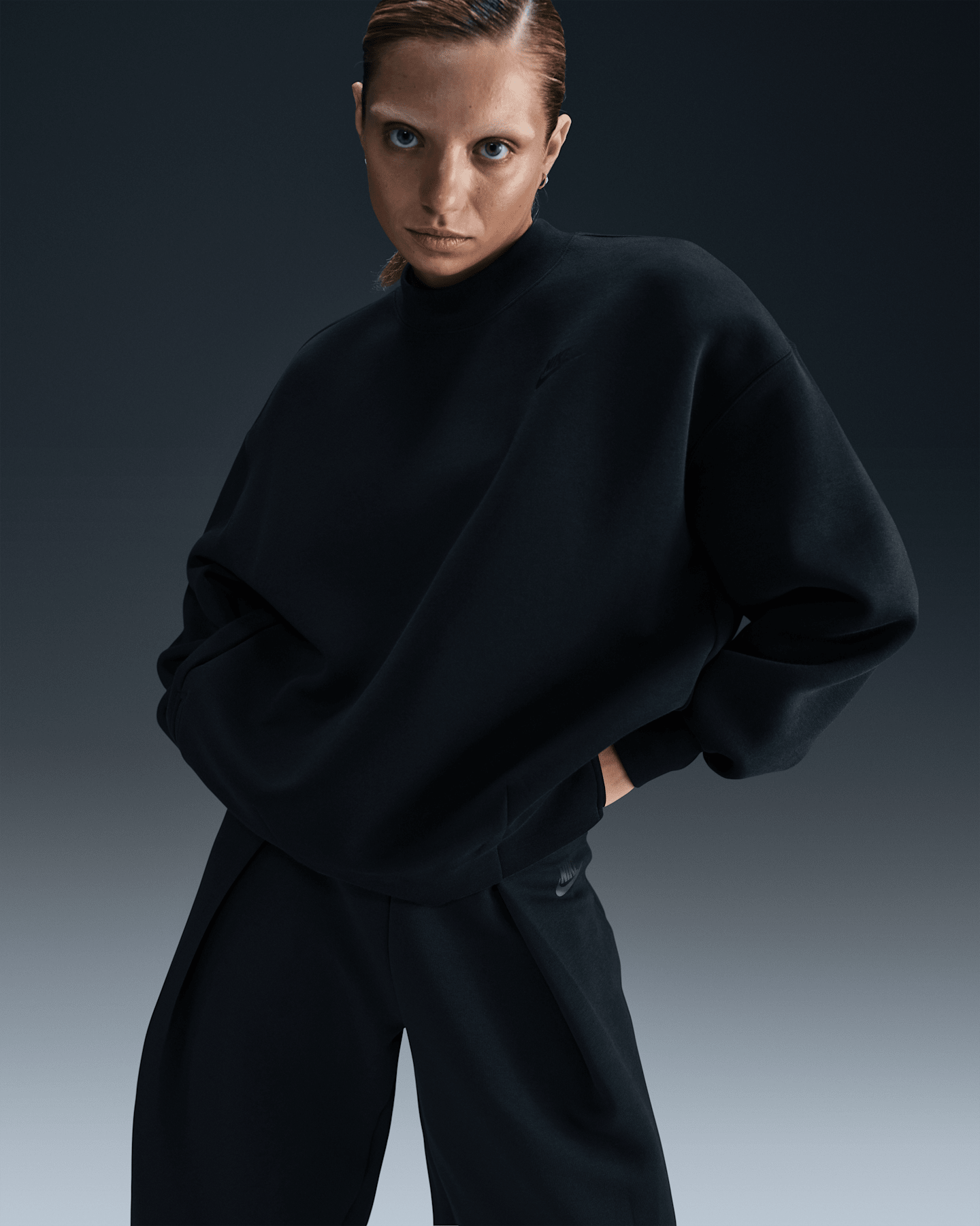 Женский свитшот Nike Sportswear Tech Fleece оверсайз, цвет: Чёрный — фото 7