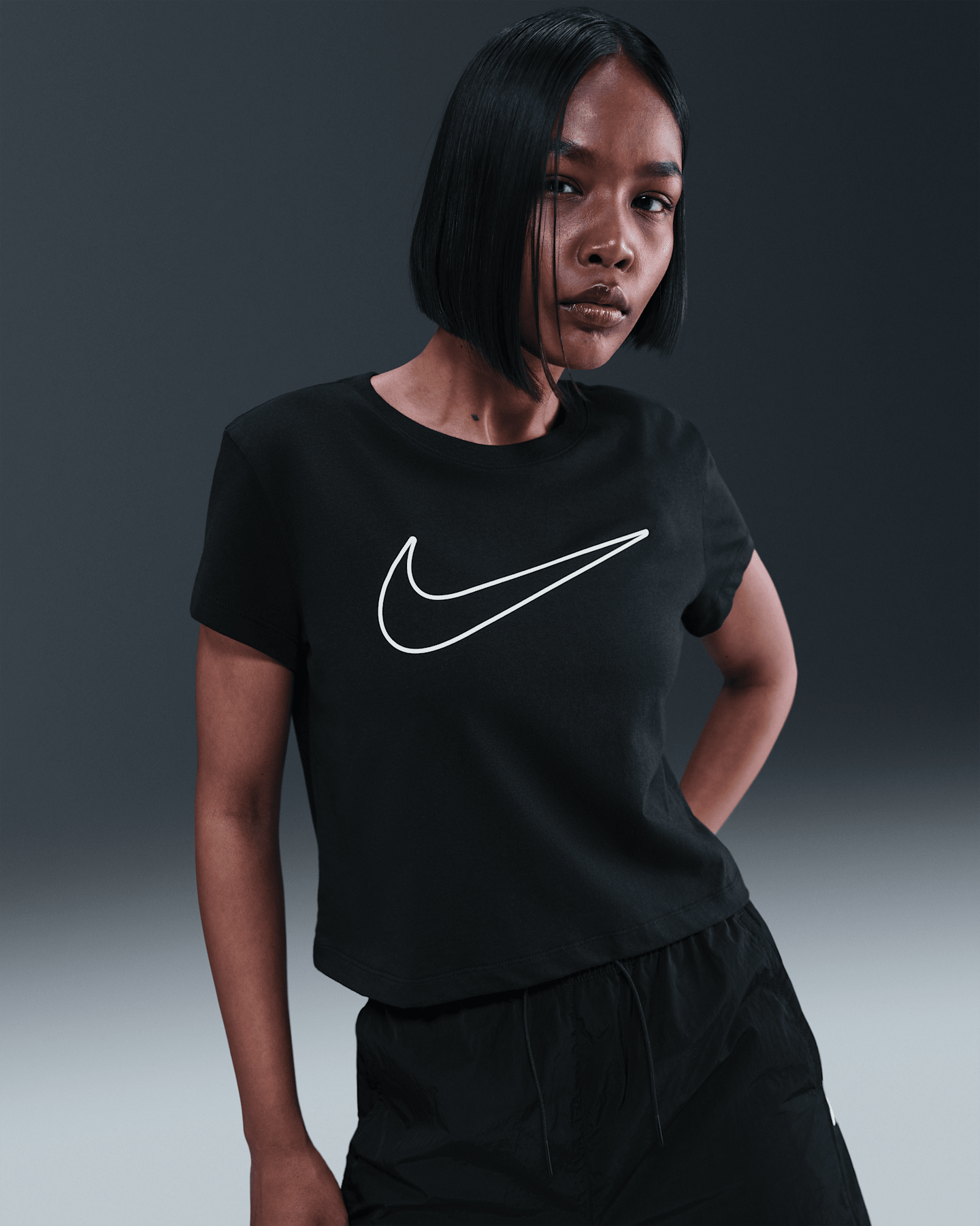 Женская футболка Nike Sportswear с принтом и коротким рукавом, цвет: Чёрный / Белый — фото 6