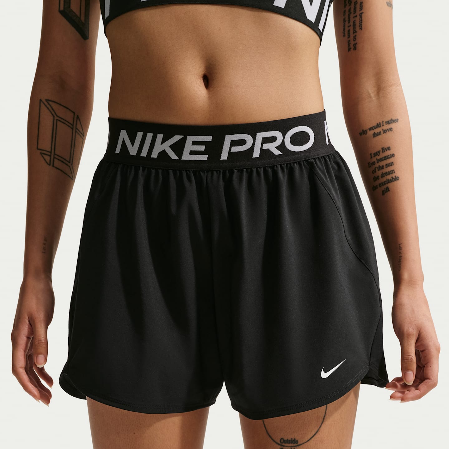 Женские тканые шорты Nike Pro Dri-FIT 3" со средней посадкой и встроенными брифами, цвет: Чёрный / Белый — фото 2