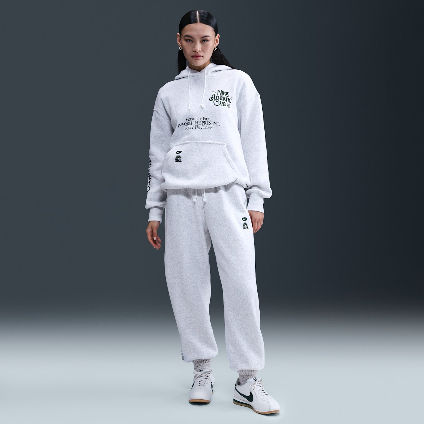 Женские брюки Nike Sportswear Phoenix Fleece High-Waisted Oversized, цвет: Берёзовый меланжевый — фото 1