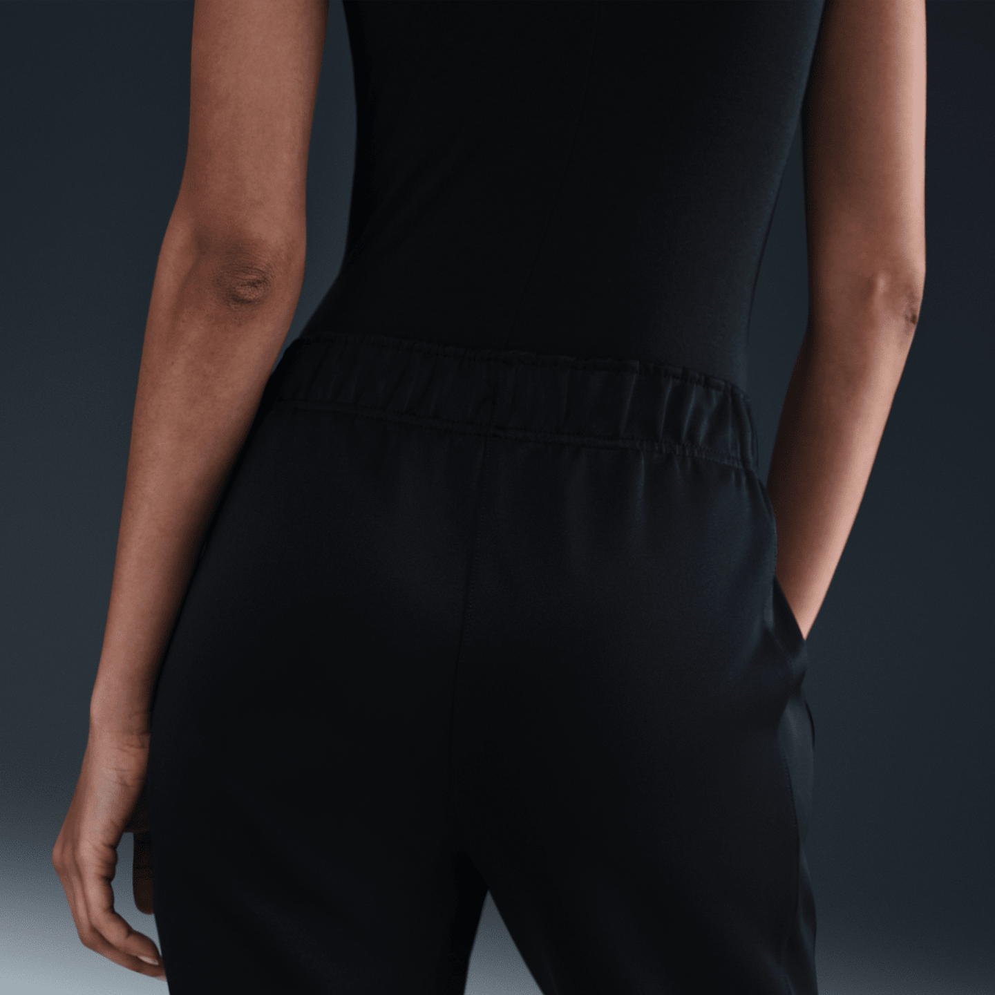 Женские трикотажные брюки Nike Sportswear Windrunner приталенные со средней посадкой, цвет: Чёрный / Белый — фото 3