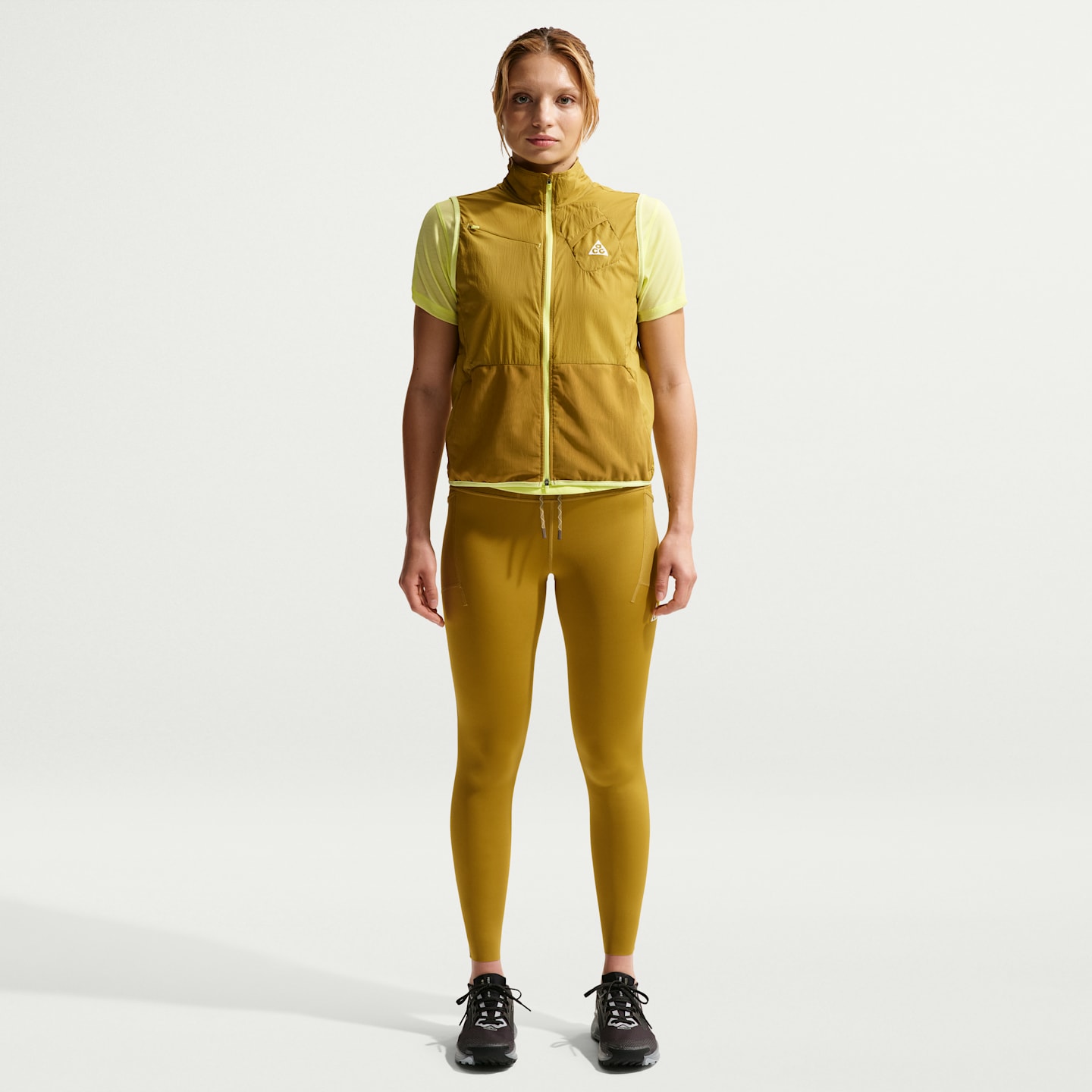 Женский жилет для трейлраннинга Nike ACG, цвет: Мох / Светлый лаймовый — фото 4