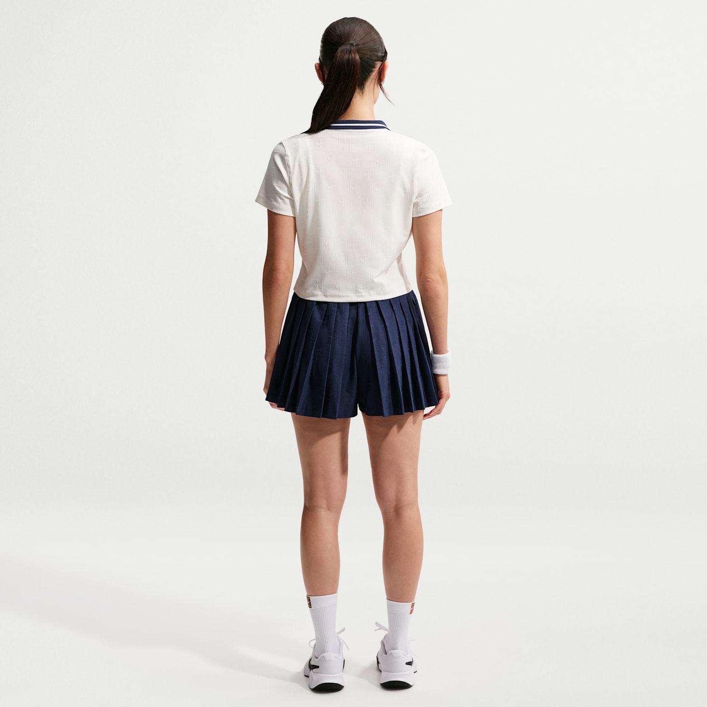 Женское поло Nike NikeCourt Court Collection Dri-FIT Cropped Tennis Polo, цвет: Молочный / Тёмно-синий — фото 5