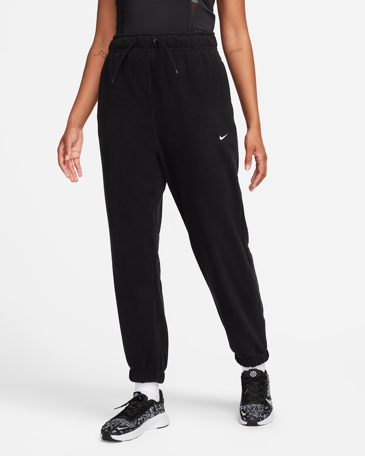 Женские флисовые брюки Nike Therma-FIT One свободного кроя, цвет: Чёрный / Бледная слоновая кость — фото 6