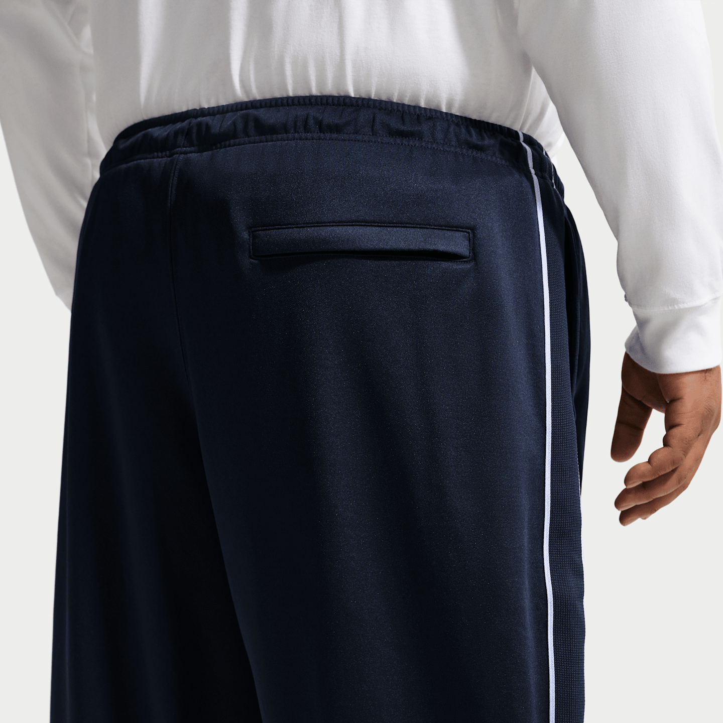 Мужские брюки Nike Sportswear Club Oversized Knit Track Pants, цвет: Обсидиановый / Белый — фото 8