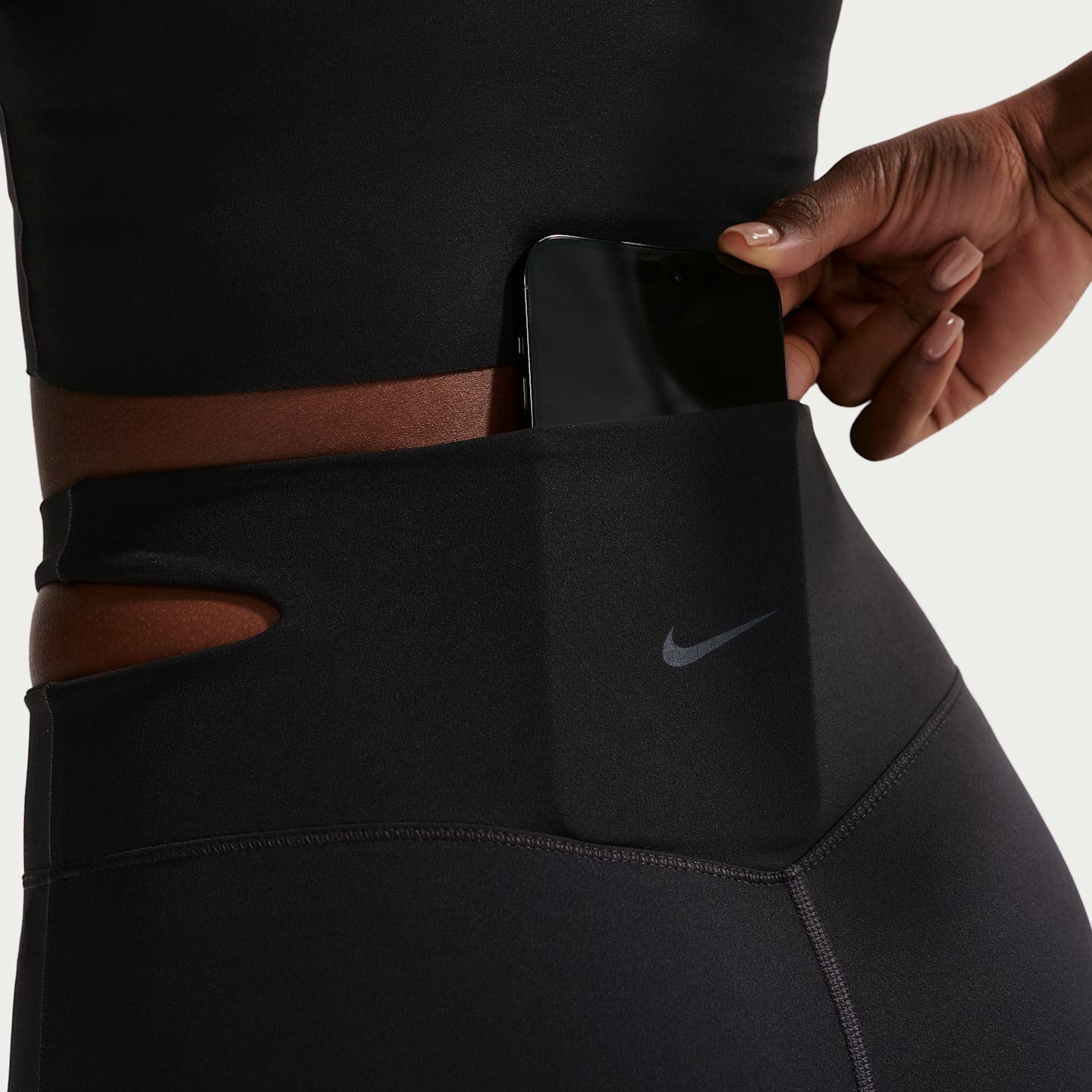 Женские расклешённые легинсы Nike Zenvy с высокой талией, цвет: Чёрный — фото 6