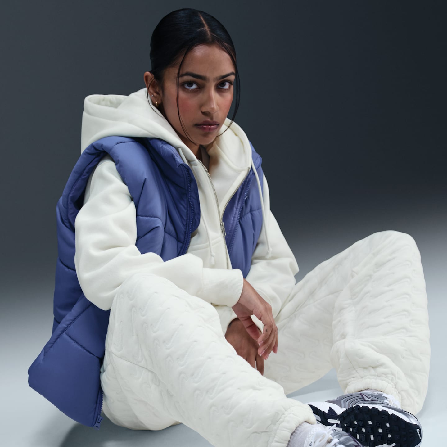 Женские брюки Nike Sportswear Phoenix Fleece Oversized High-Waisted Jacquard, цвет: Молочный — фото 5
