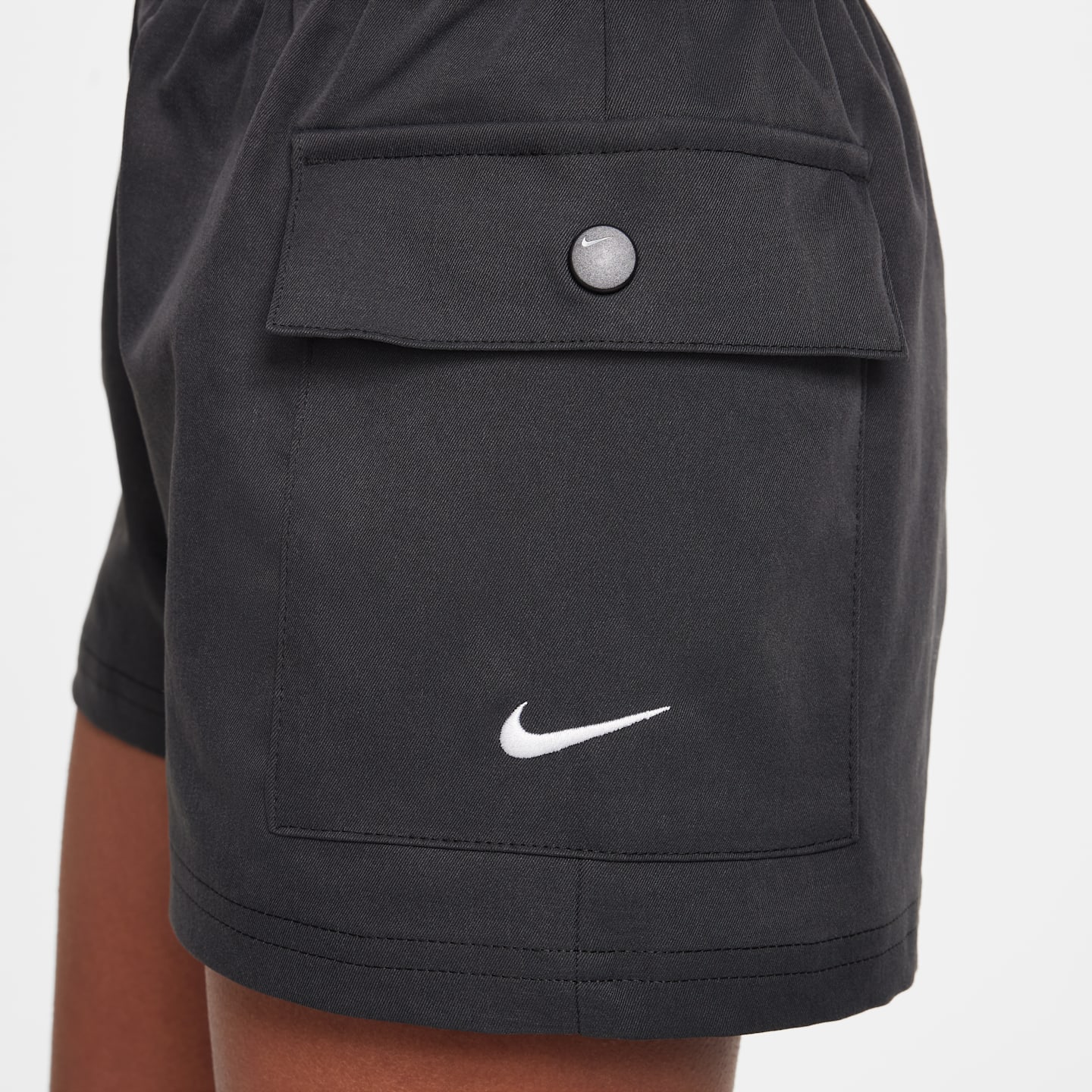 Детские тканые шорты-карго для девочек Nike Sportswear, цвет: Чёрный / Белый — фото 4
