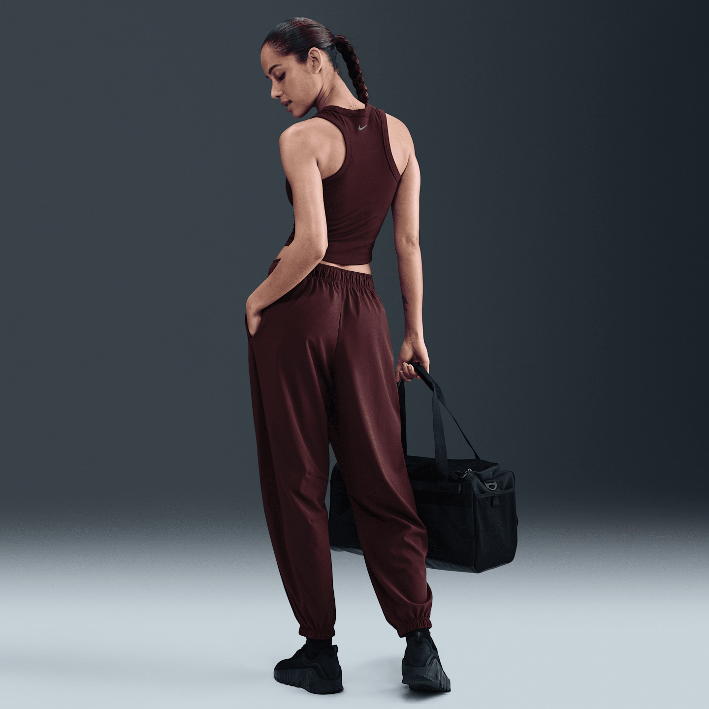 Женские тканые брюки Nike One Repel с высокой талией, цвет: Бордовый / Белый — фото 4