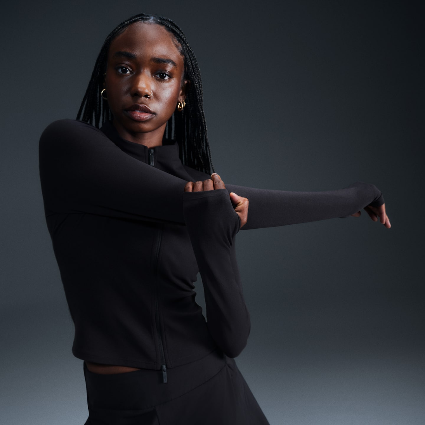 Женский топ Nike Zenvy Dri-FIT на молнии с длинным рукавом, цвет: Чёрный / Холодный серый — фото 1