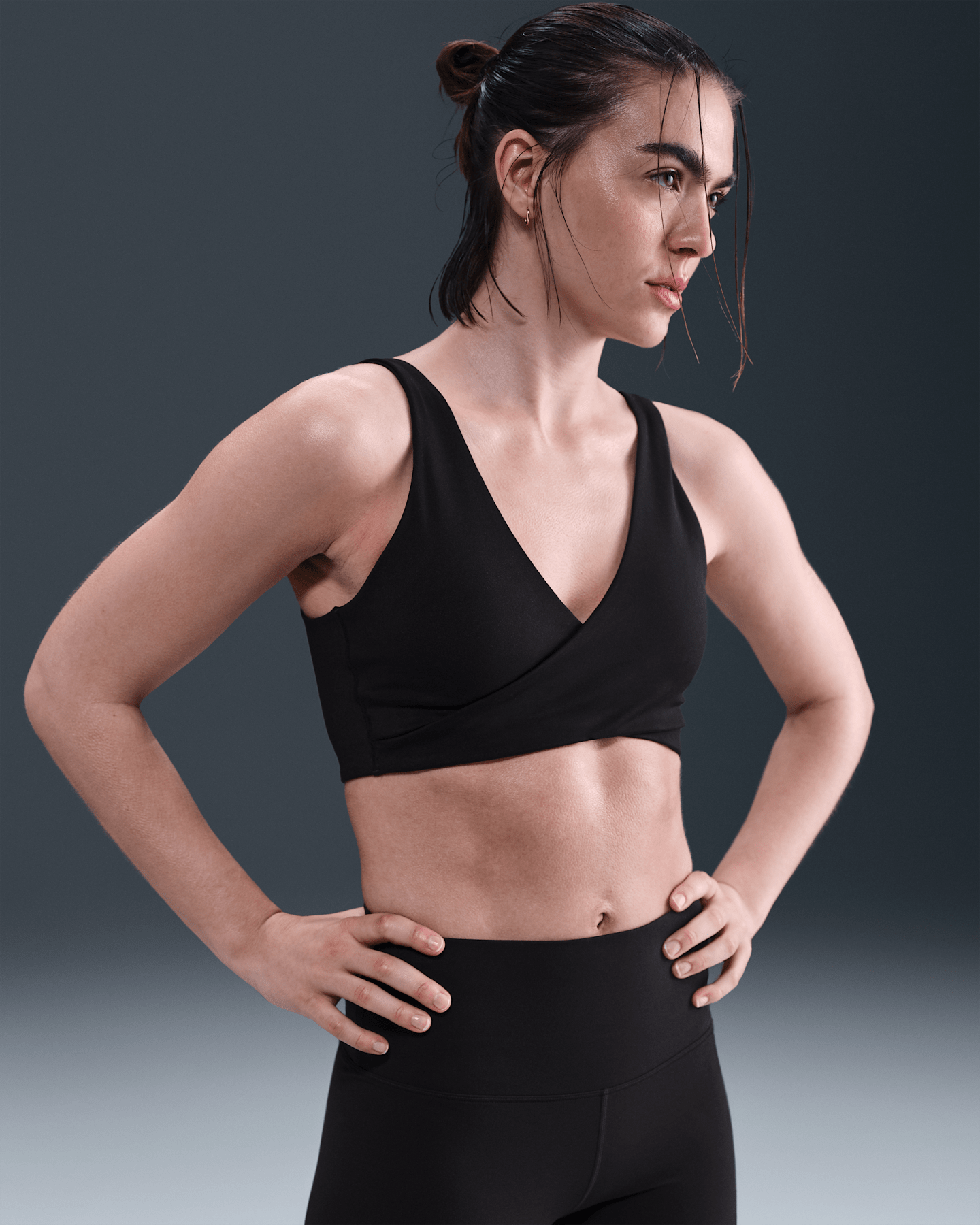 Спортивное бра, уплотнённая чашка, лёгкая поддержка — Nike, цвет: Чёрный / Серый — фото 6