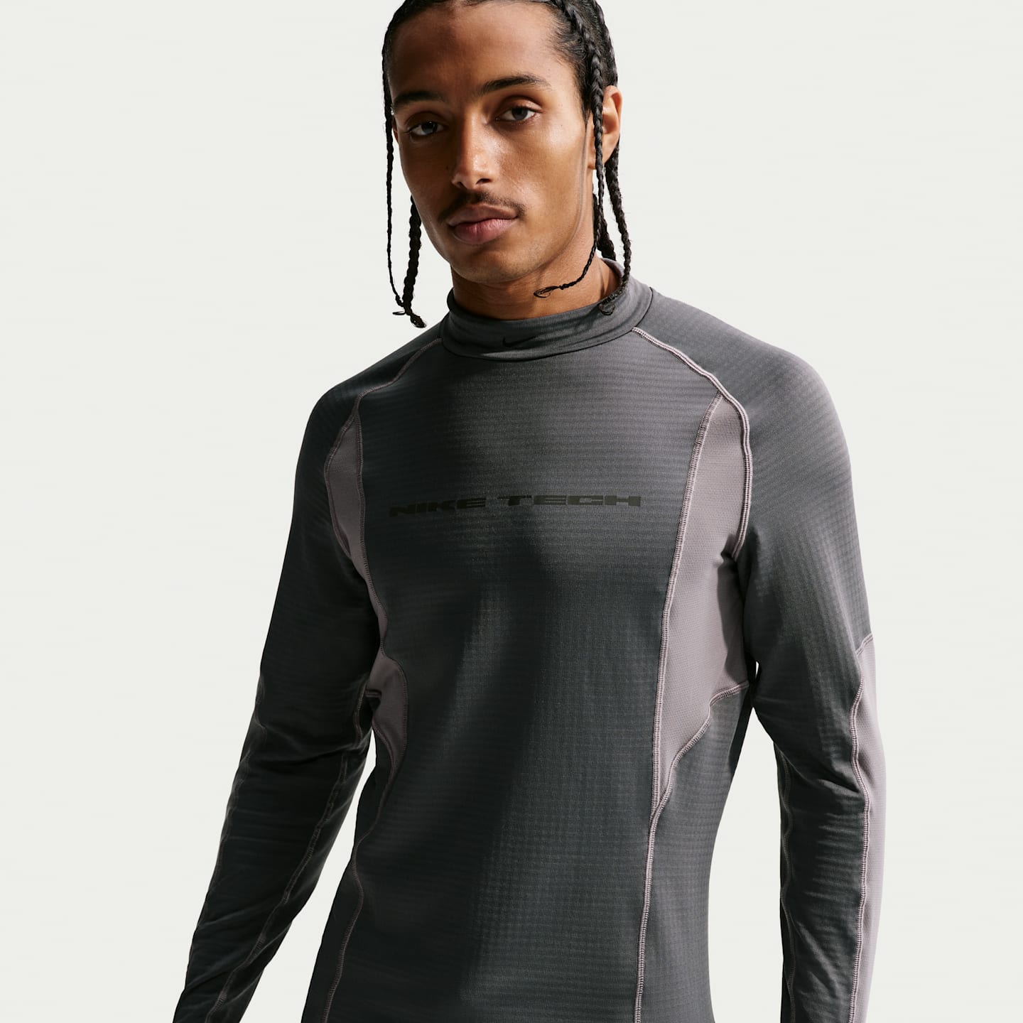 Мужской термолонгслив Nike Tech, цвет: Железный серый / Чёрный — фото 1