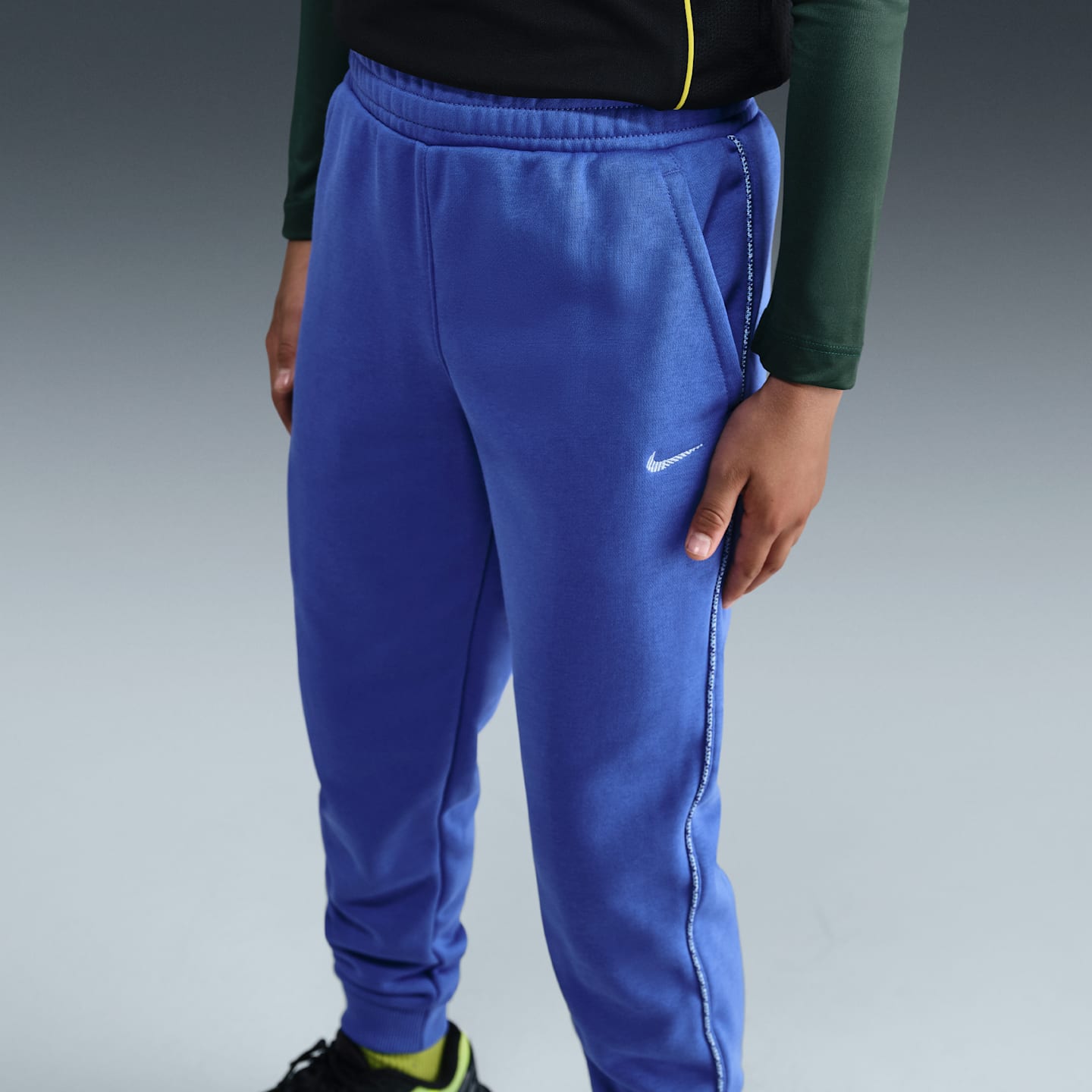 Детские джоггеры Nike Sportswear Club из френч терри, цвет: Синий / Серебристый — фото 2