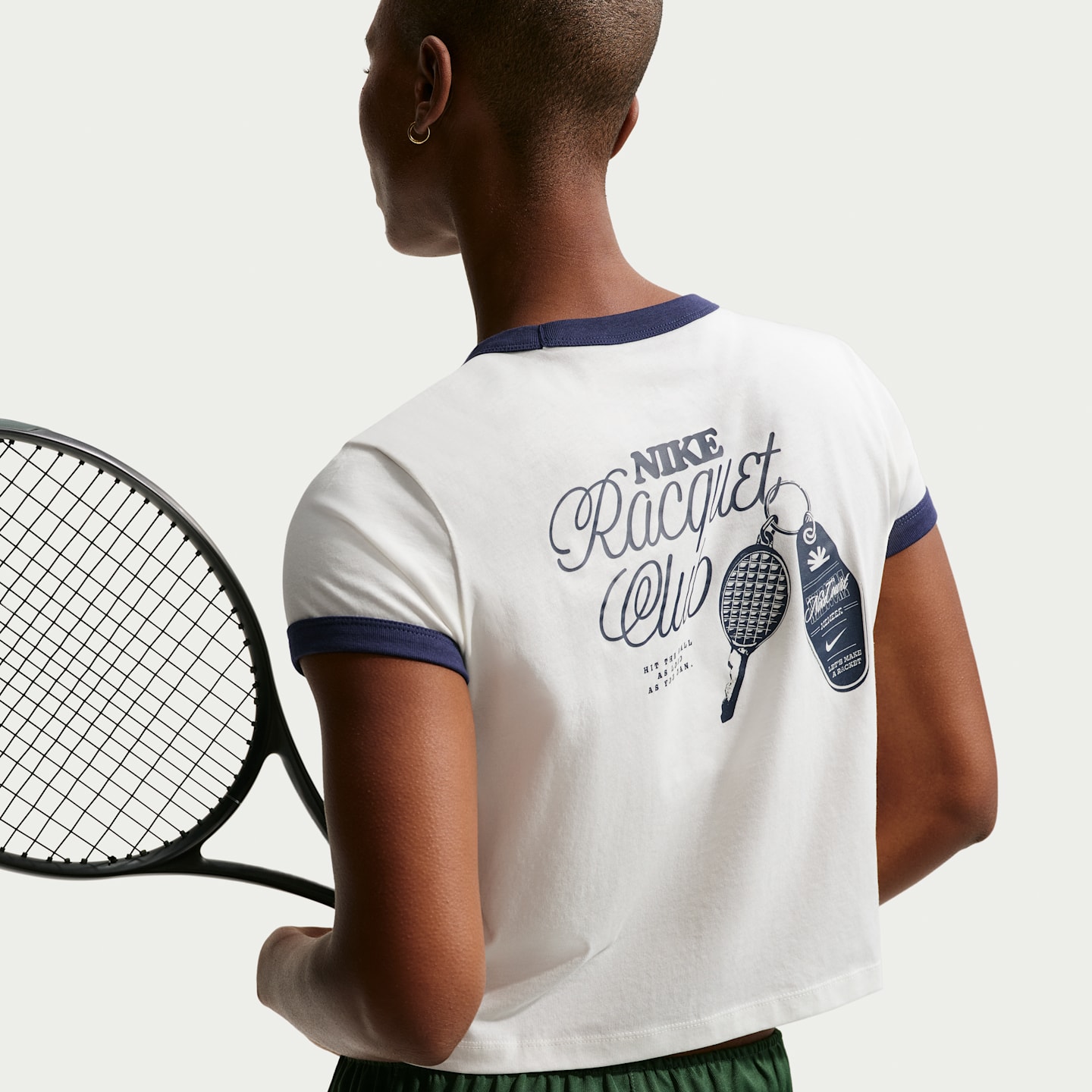 Женская теннисная футболка с коротким рукавом Nike Heritage, цвет: Молочный / Тёмно-синий — фото 2