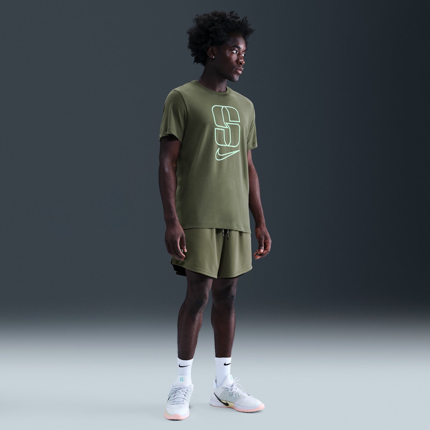 Мужская баскетбольная футболка Nike Sabrina Dri-FIT, цвет: Средний оливковый — фото 6