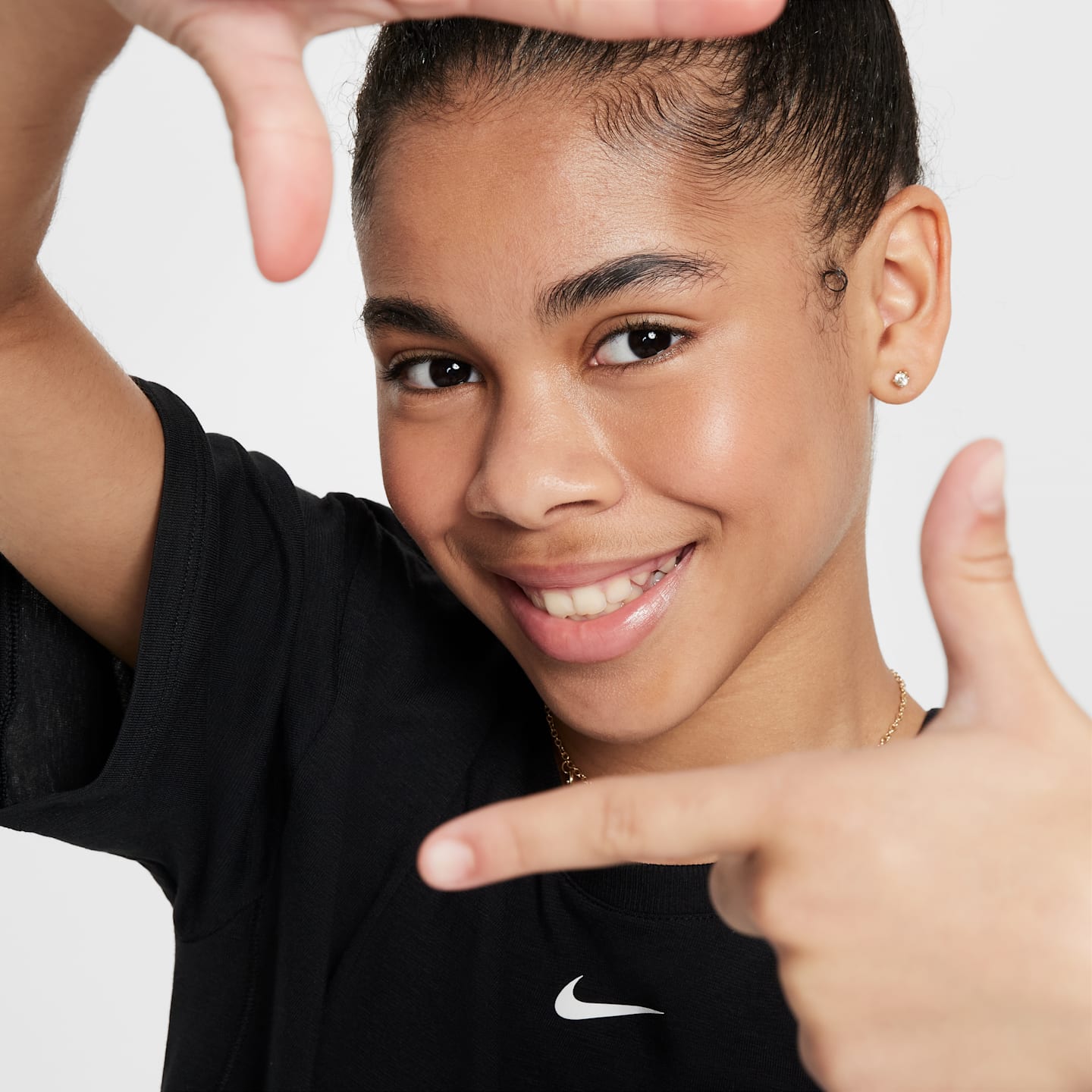 Детский топ для девочек Nike One Relaxed Dri-FIT с коротким рукавом, цвет: Чёрный / Белый — фото 3