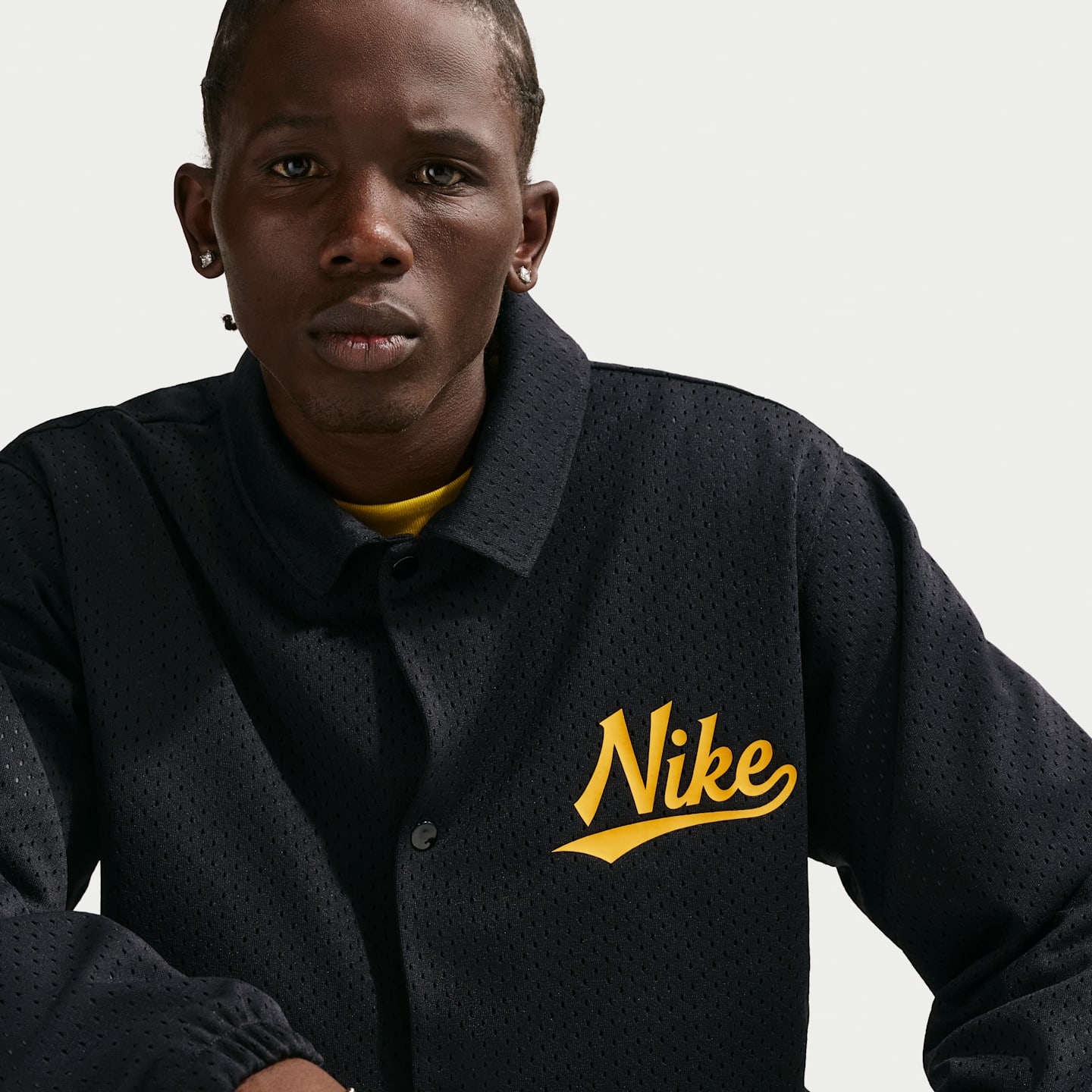 Мужская куртка-ветровка Nike Sportswear Club Coaches, цвет: Чёрный / Кварцевый — фото 3