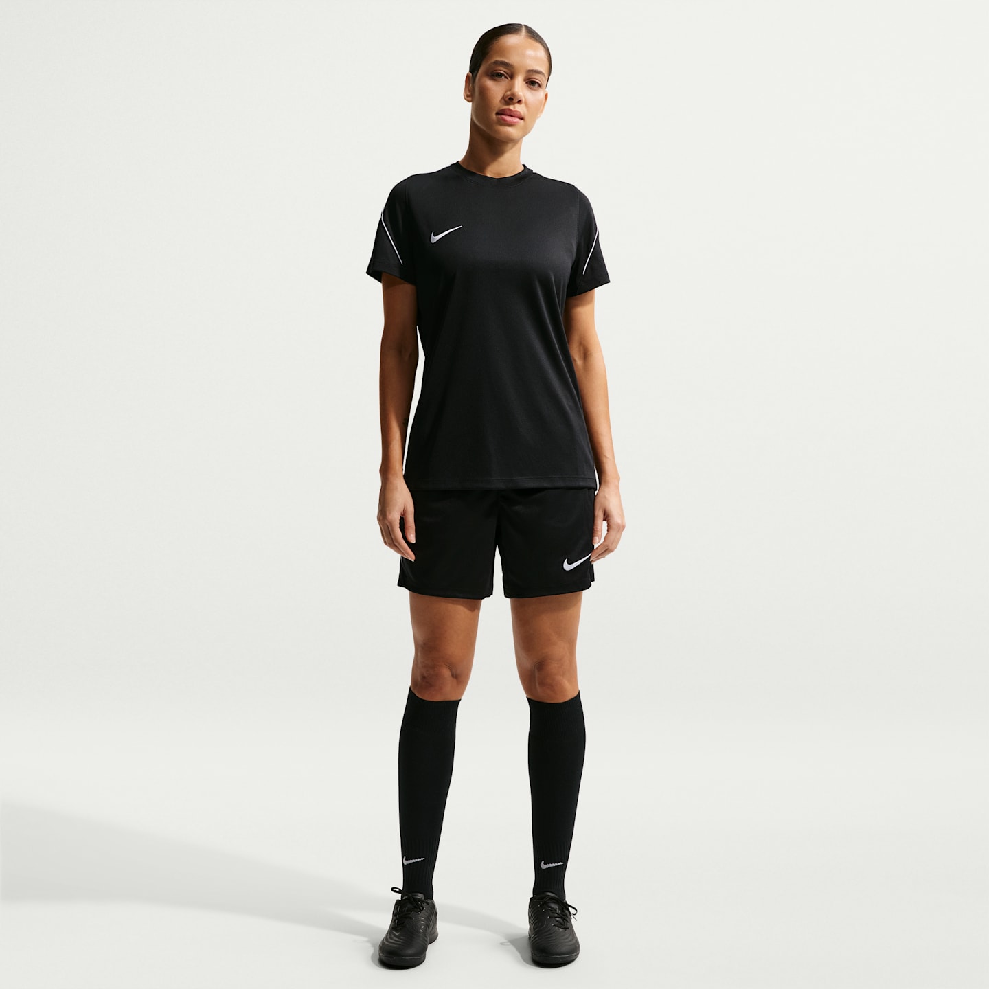Женская футбольная футболка Nike Strike Dri-FIT, цвет: Чёрный / Белый — фото 4