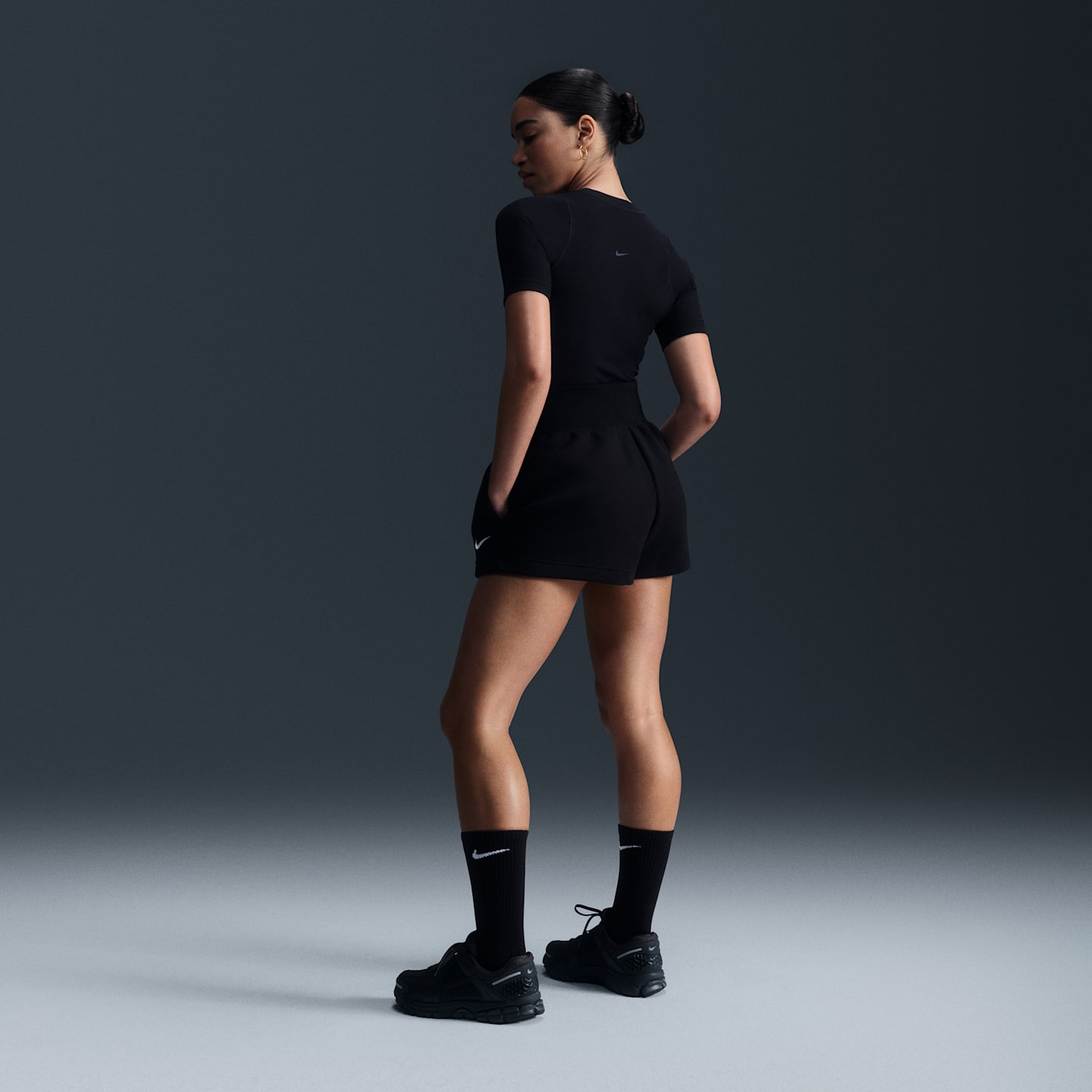 Женские шорты Nike Sportswear Phoenix Fleece High-Waisted Loose, цвет: Чёрный / Молочный — фото 5