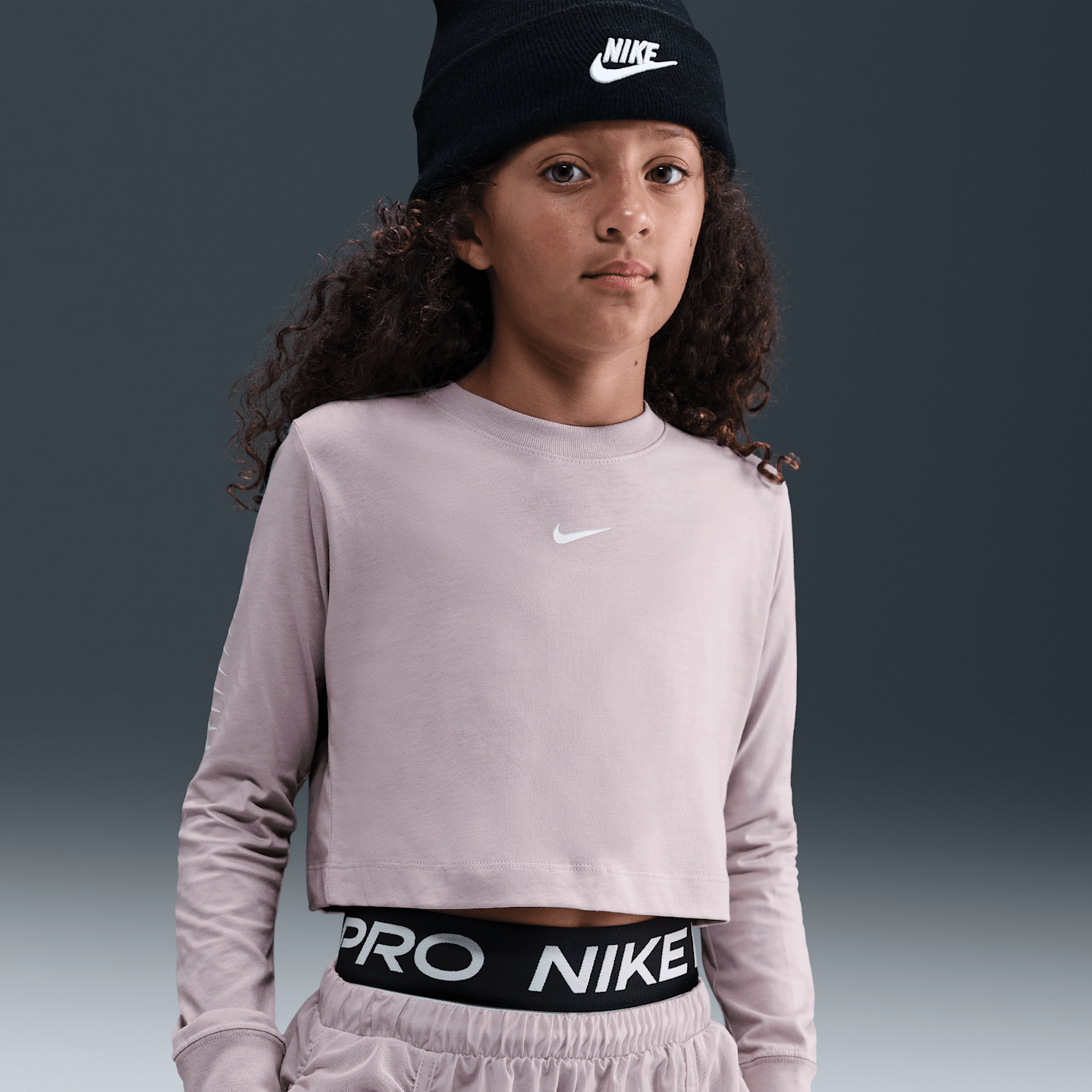 Футболка Nike Sportswear Cropped Long-Sleeve для девочек, цвет: Платиновый фиолетовый — фото 1