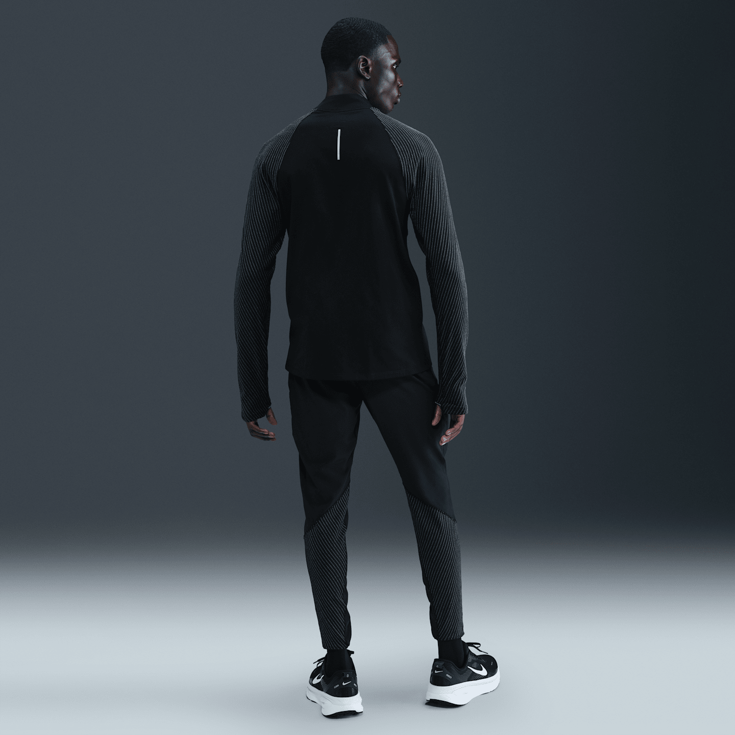 Мужской беговой топ Nike Dri-FIT на молнии 1/2 со светоотражающими элементами, цвет: Чёрный — фото 5