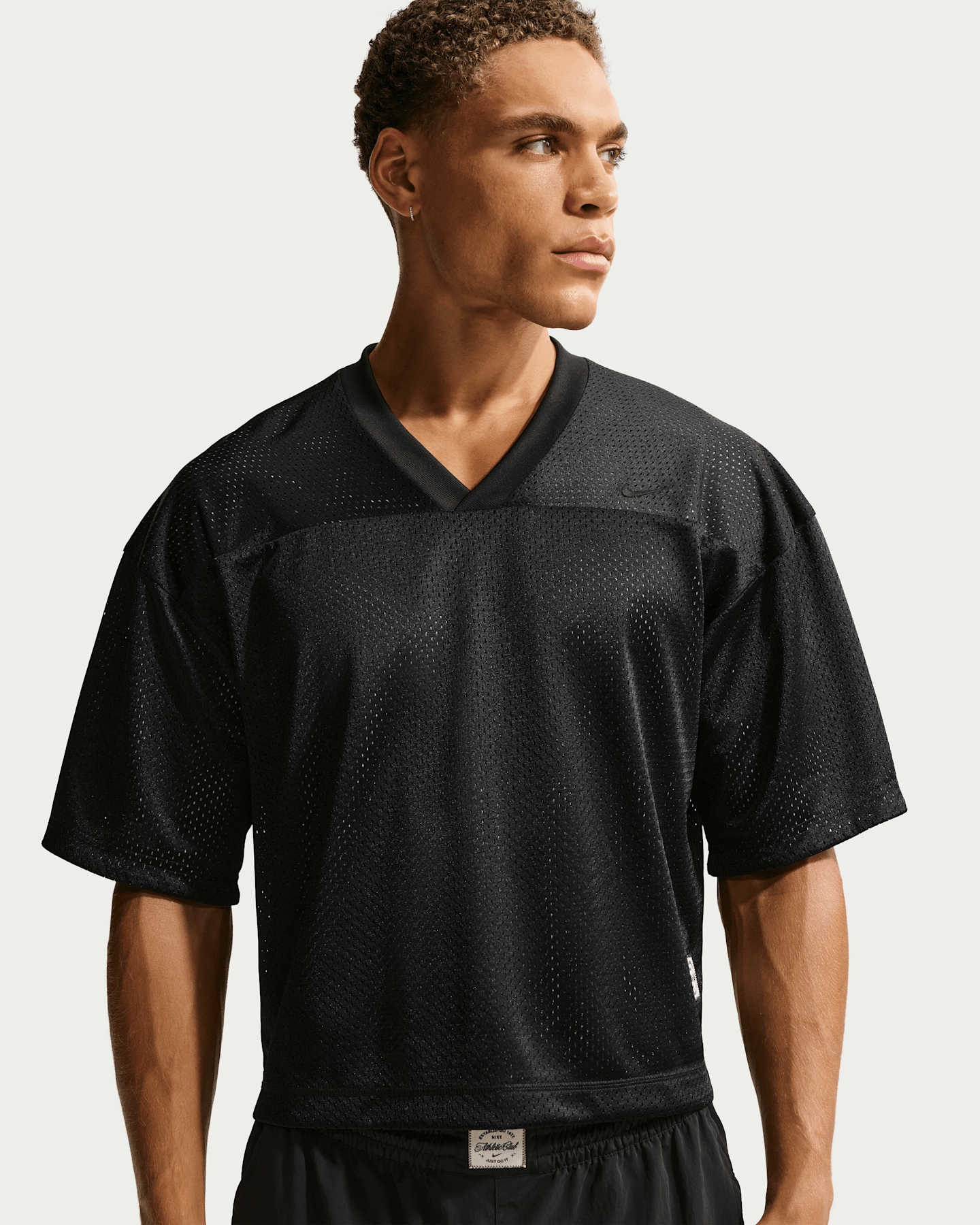 Мужская двусторонняя тренировочная футболка Nike N.A.C. Dri-FIT, цвет: Чёрный / Дымчатый серый — фото 13