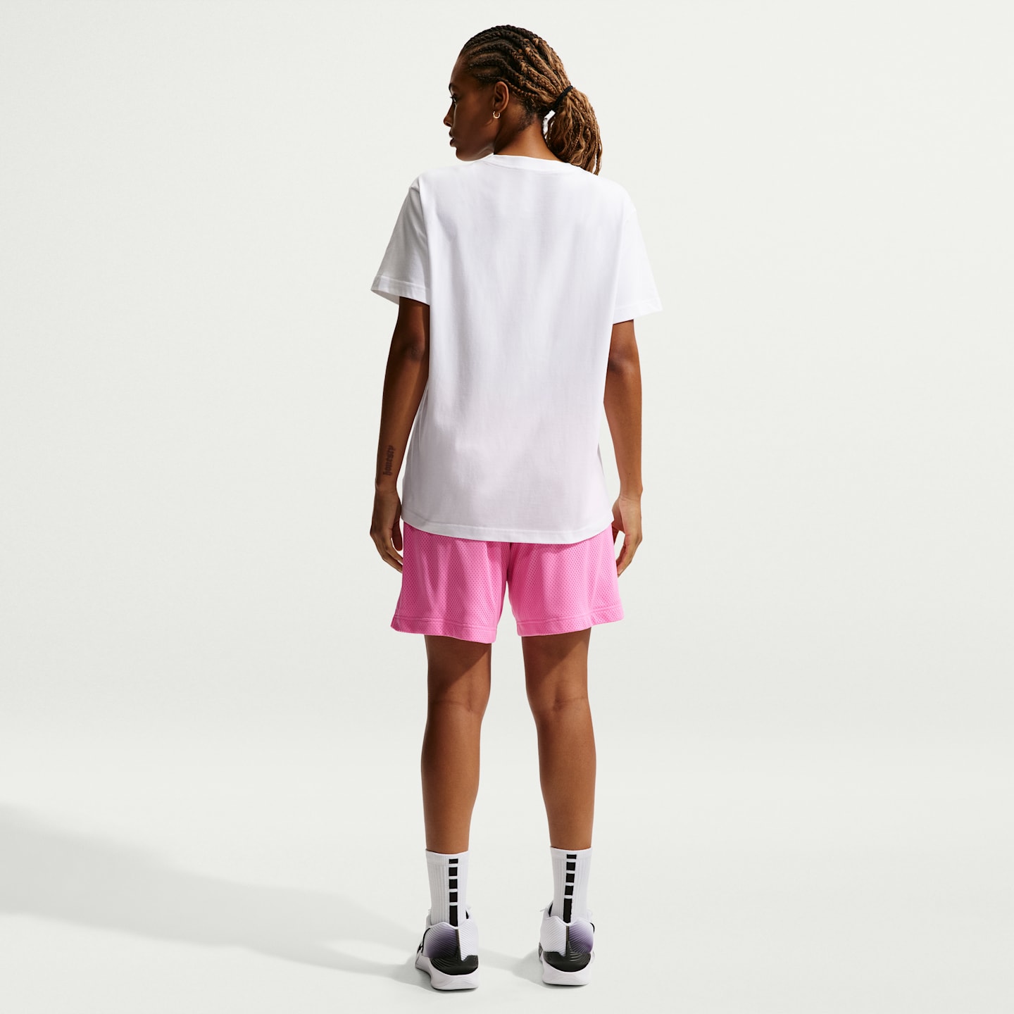 Женская футболка Nike Sportswear с круглым вырезом и коротким рукавом, цвет: Белый — фото 5